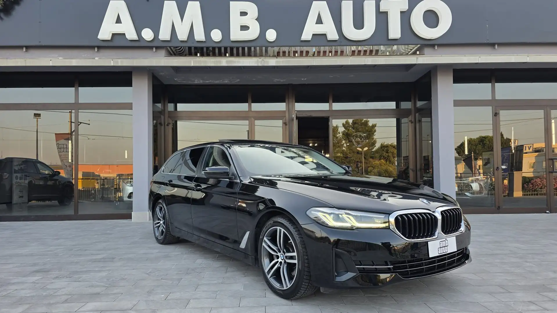 BMW 520 520d Touring mhev 48V Business auto Nero - 1
