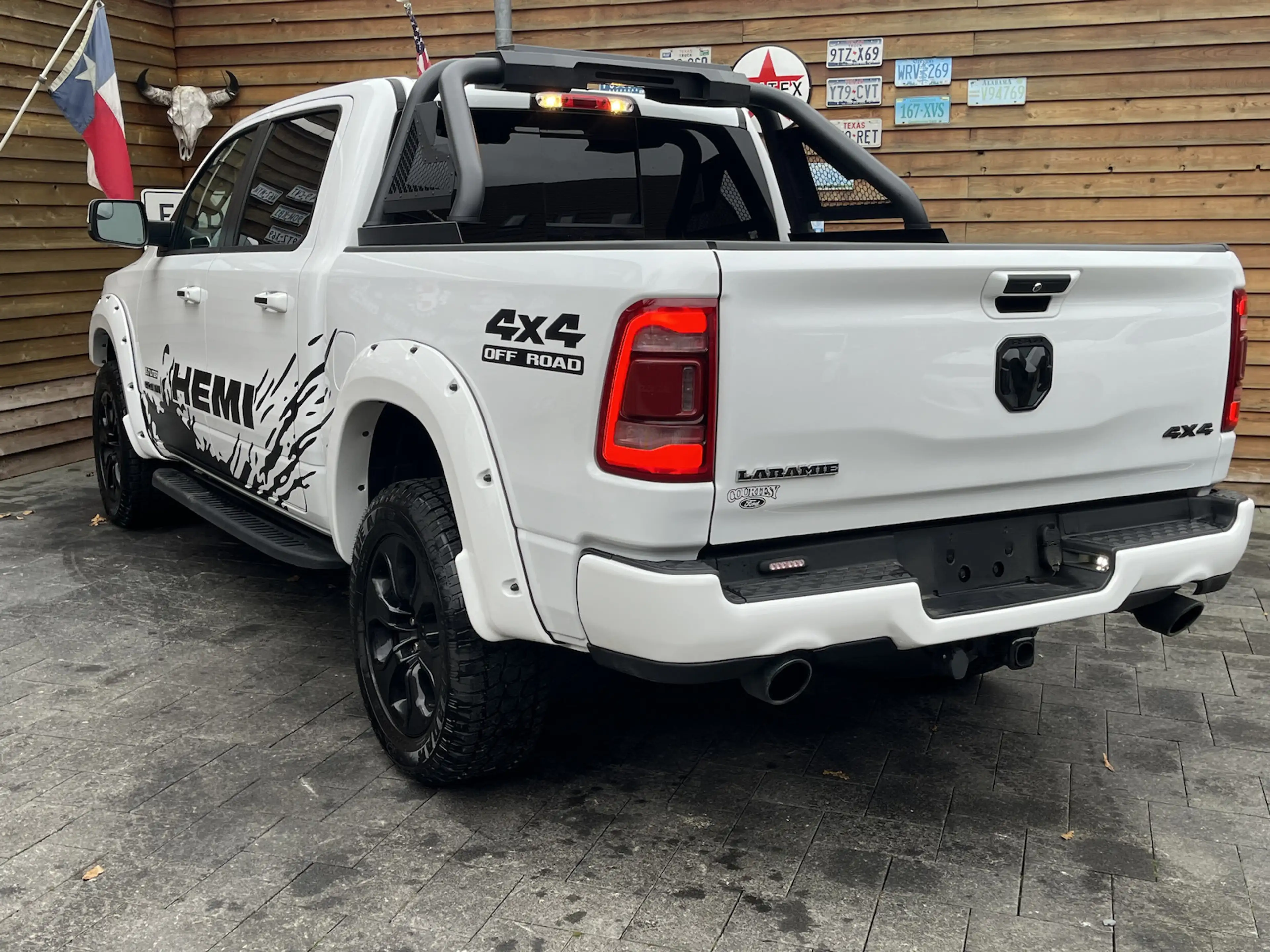 Dodge RAM 1500 Laramie LED AHK LPG Memory LPG — photo 12