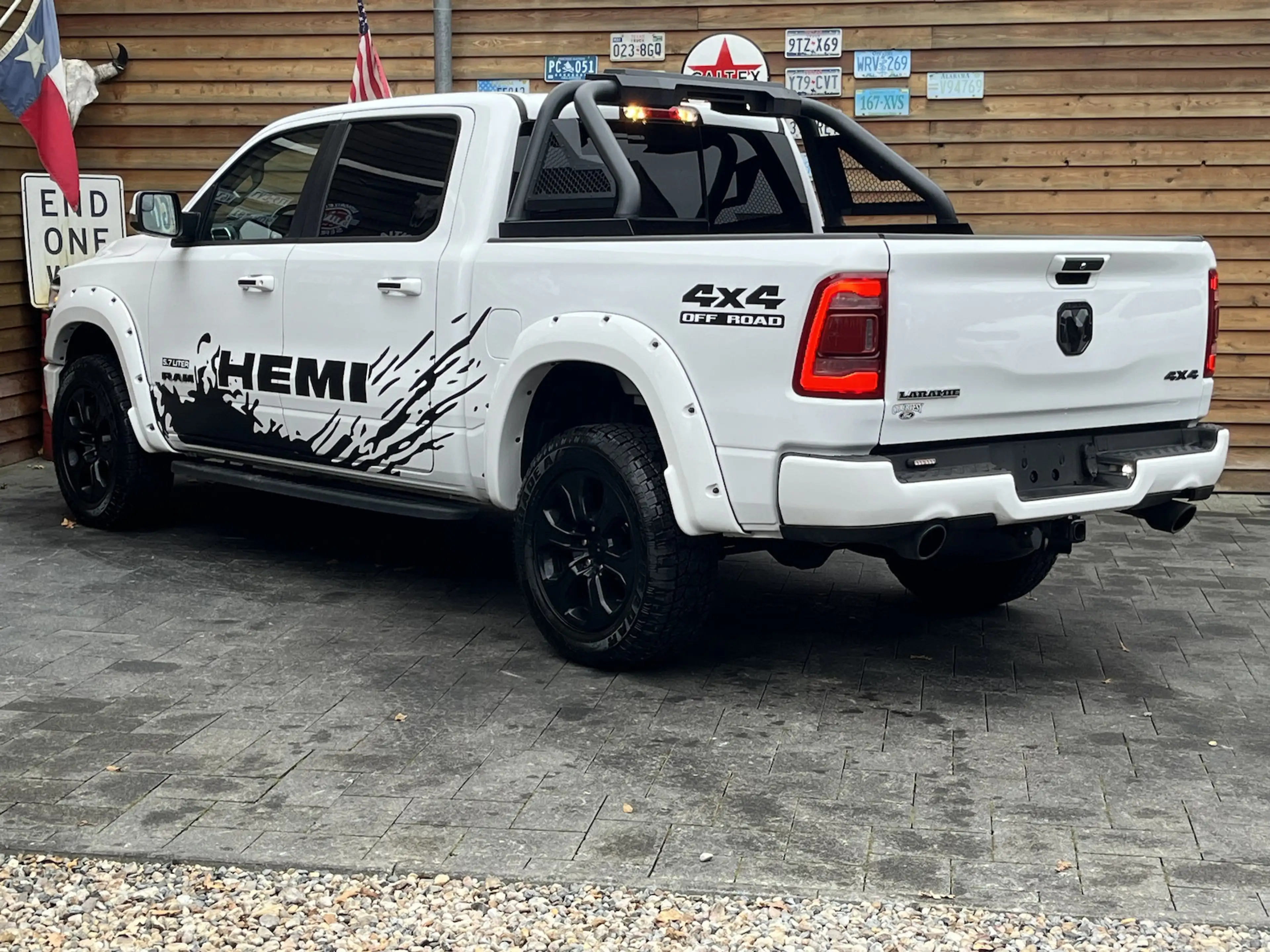 Dodge RAM 1500 Laramie LED AHK LPG Memory LPG — photo 11