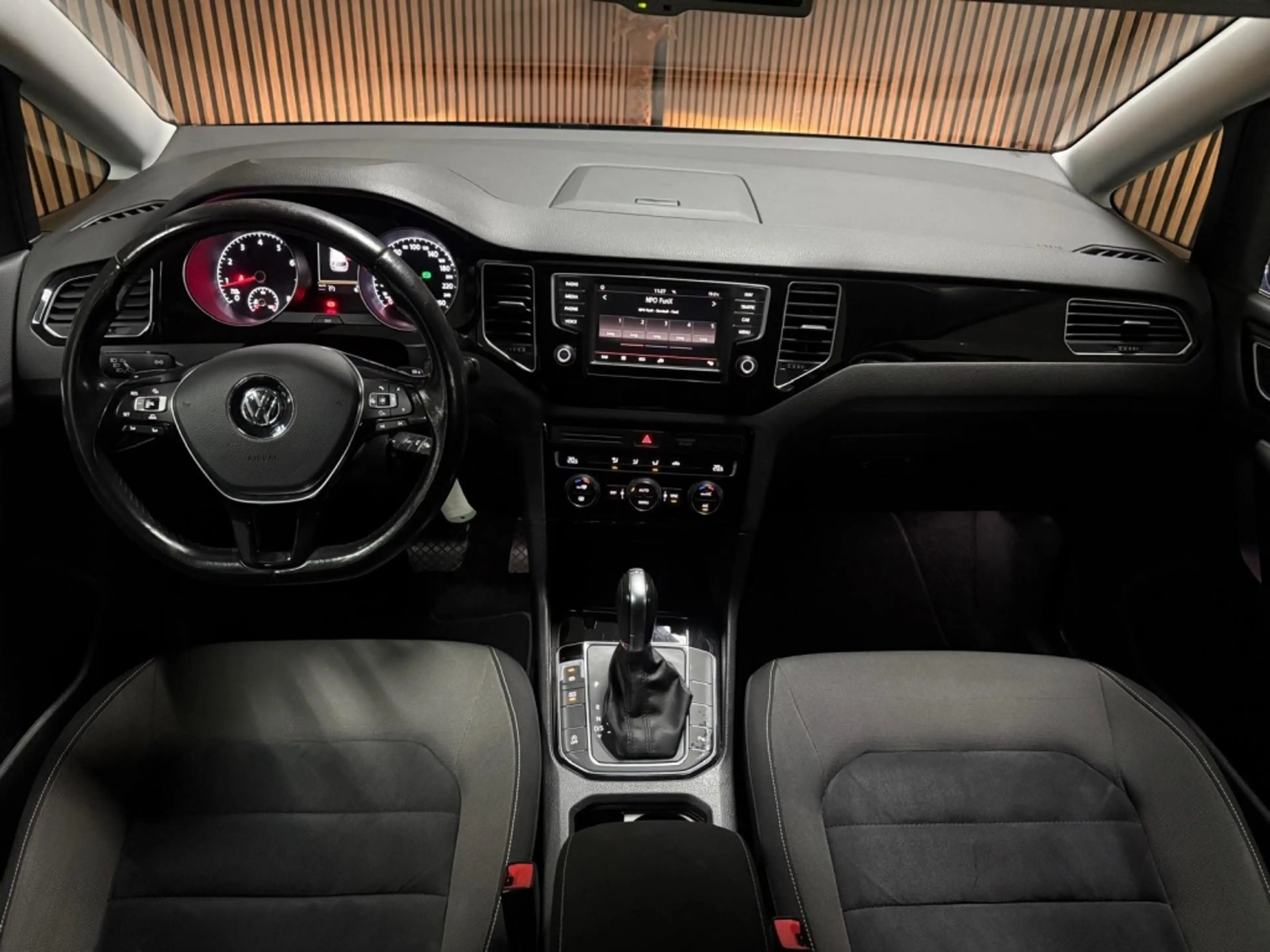 Volkswagen Golf Sportsvan 1.4 TSI Highline — photo 7