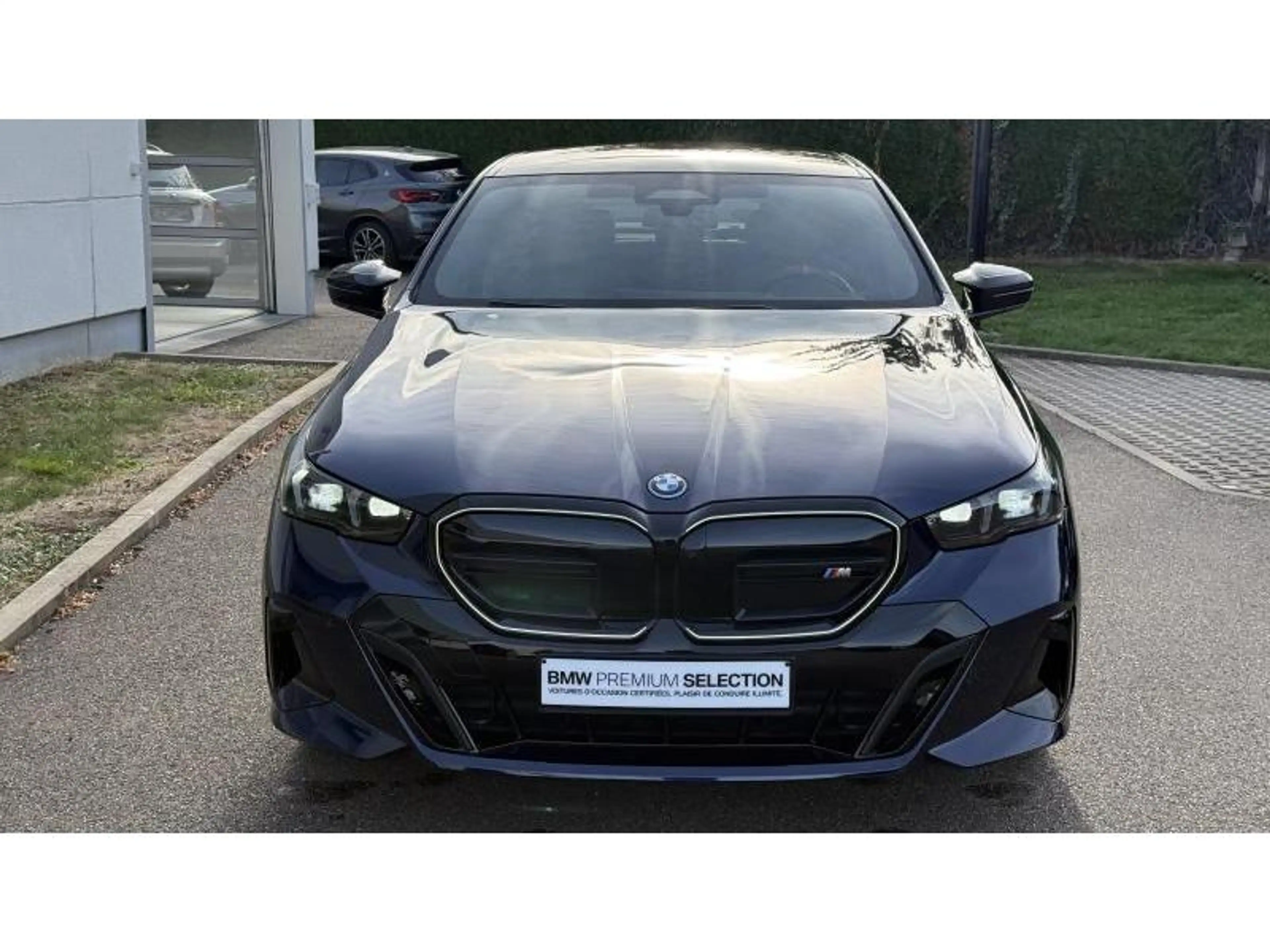 BMW i5 M60 M Sport Pack Pro Toit *FULL OPTIONS* Sièges V — photo 2