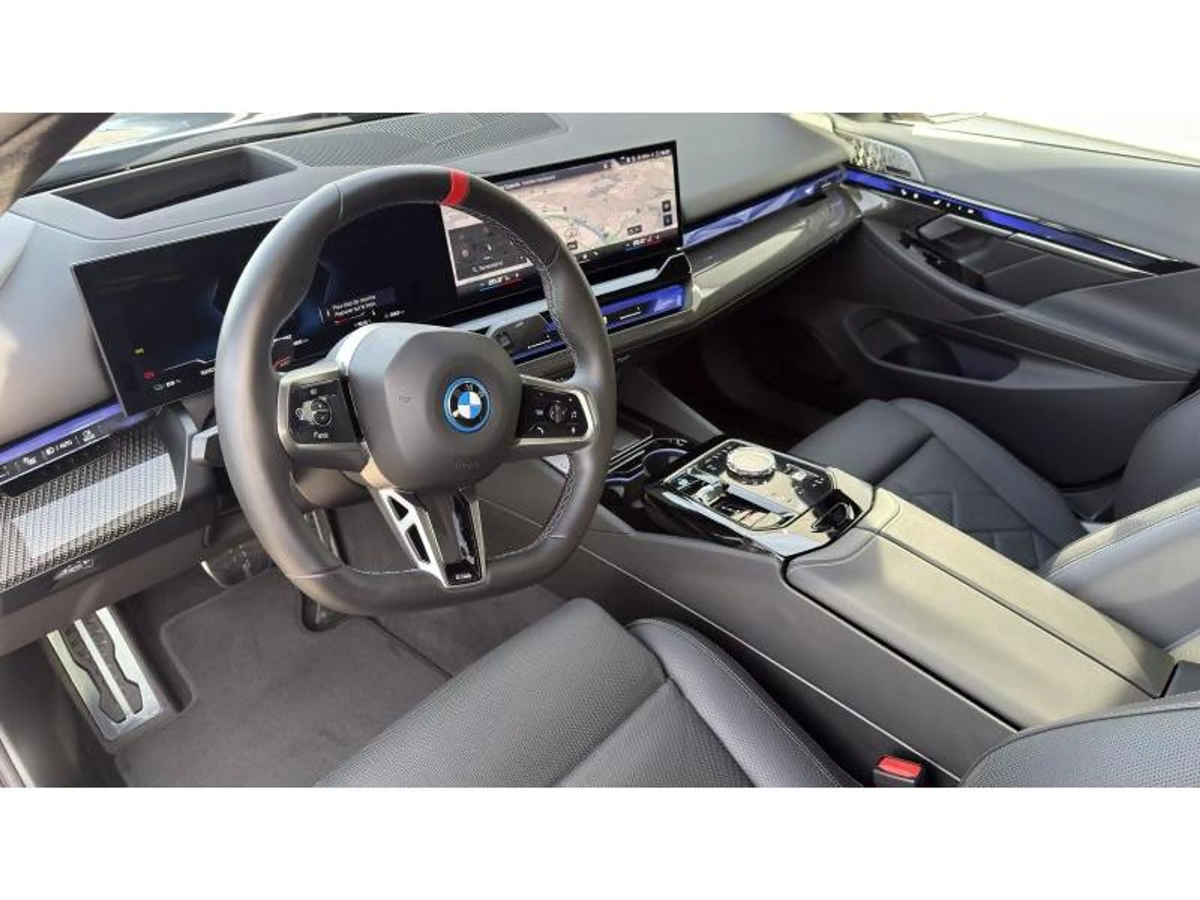 BMW i5 M60 M Sport Pack Pro Toit *FULL OPTIONS* Sièges V — photo 6