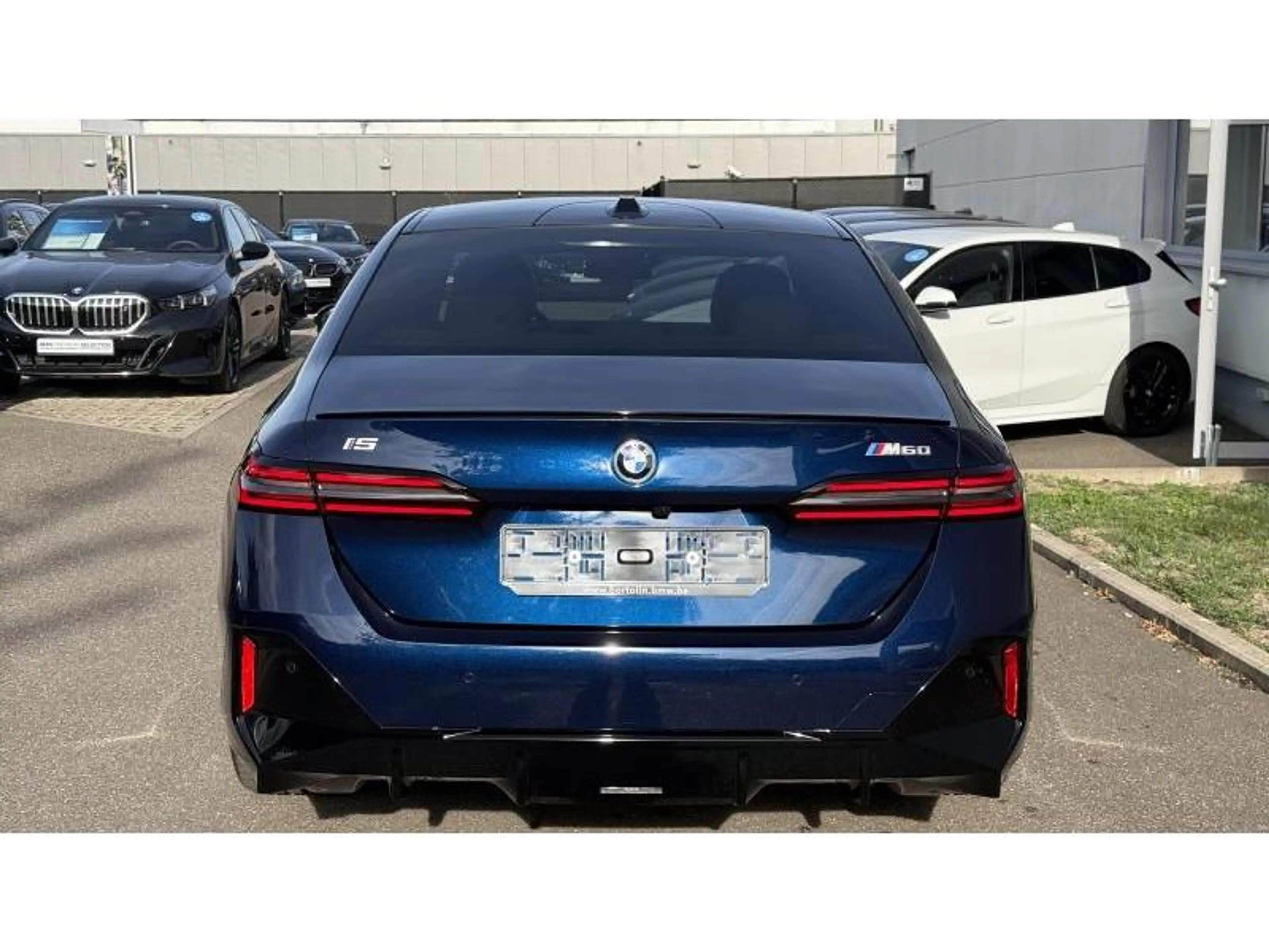 BMW i5 M60 M Sport Pack Pro Toit *FULL OPTIONS* Sièges V — photo 4