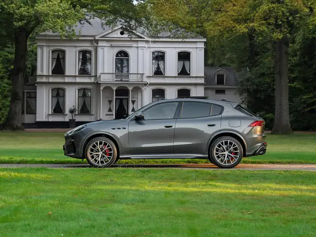Maserati Grecale 3.0 V6 Trofeo 530pk | 2e eig | Carbon Pack | Pano-