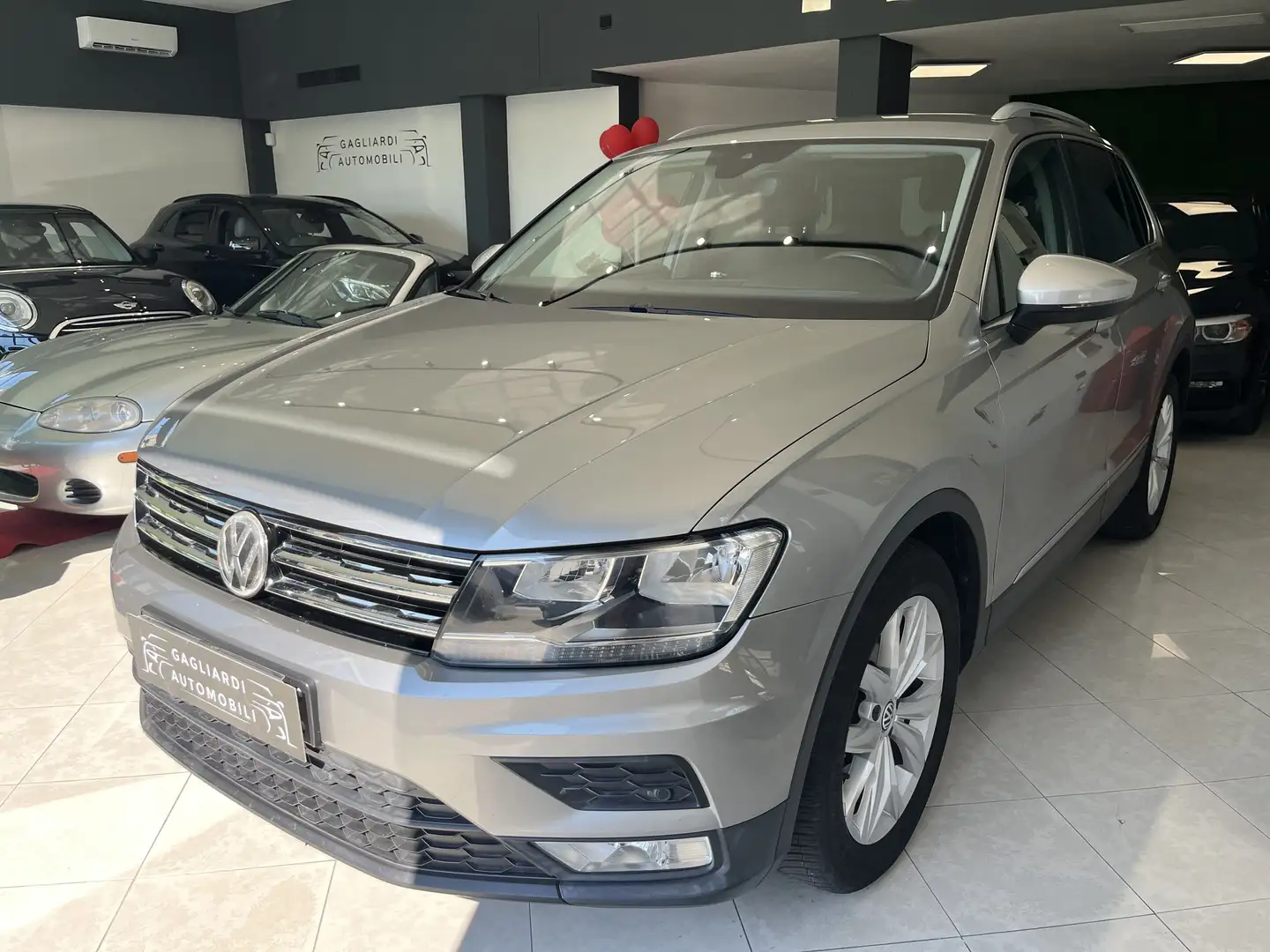 Volkswagen Tiguan Tiguan II 2016 1.6 tdi Business 115cv Gris - 2