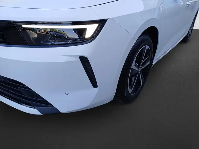 Opel Astra view 11