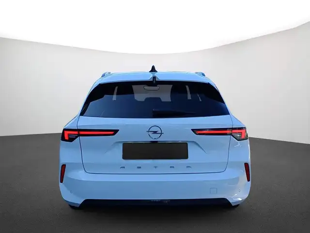 Opel Astra view 4