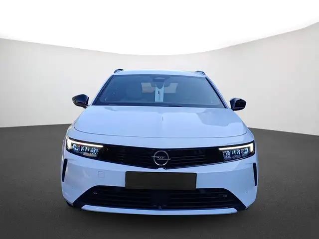 Opel Astra view 3