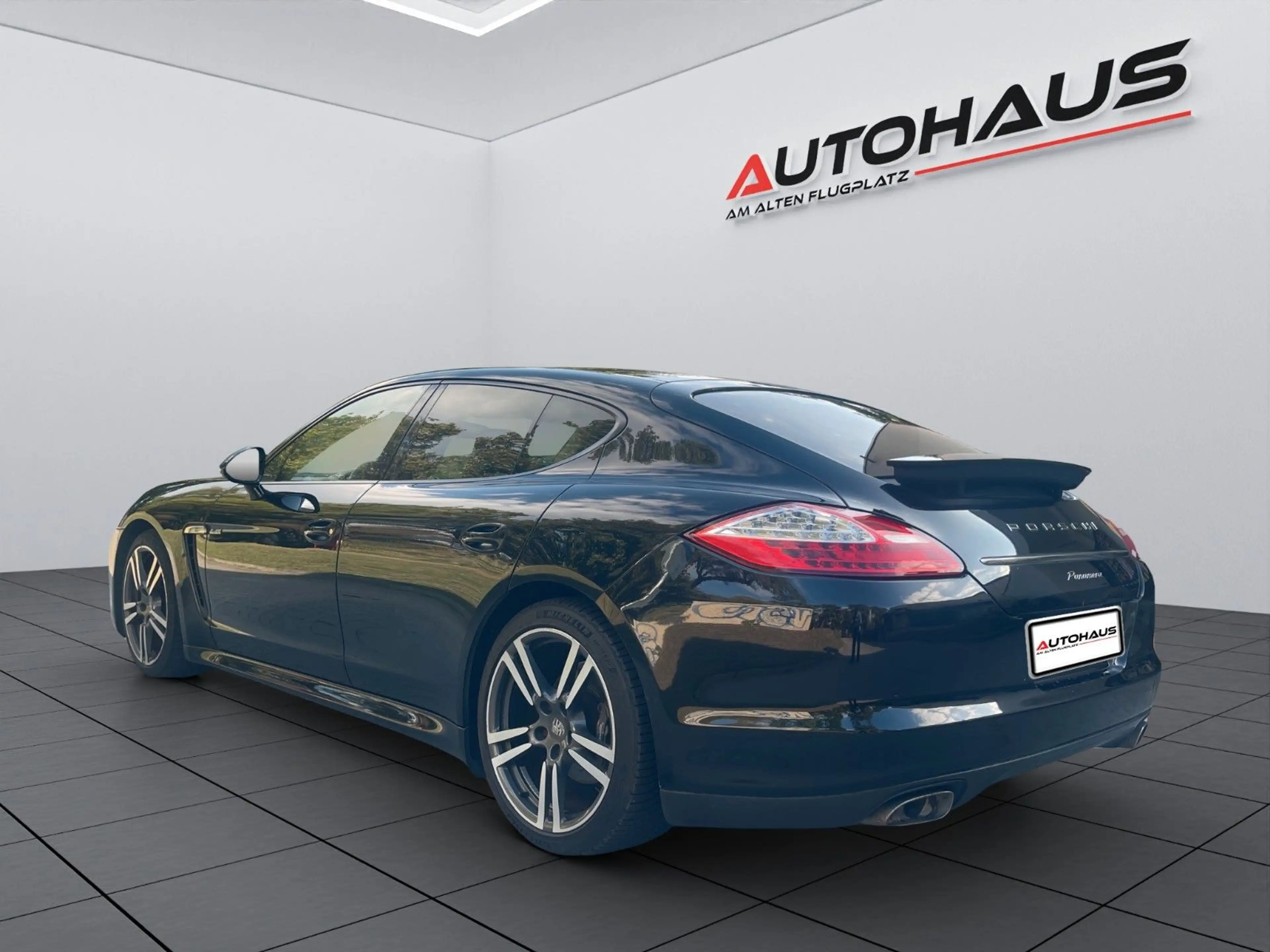 Porsche Panamera Diesel Sport Paket / Beige Leder — photo 2