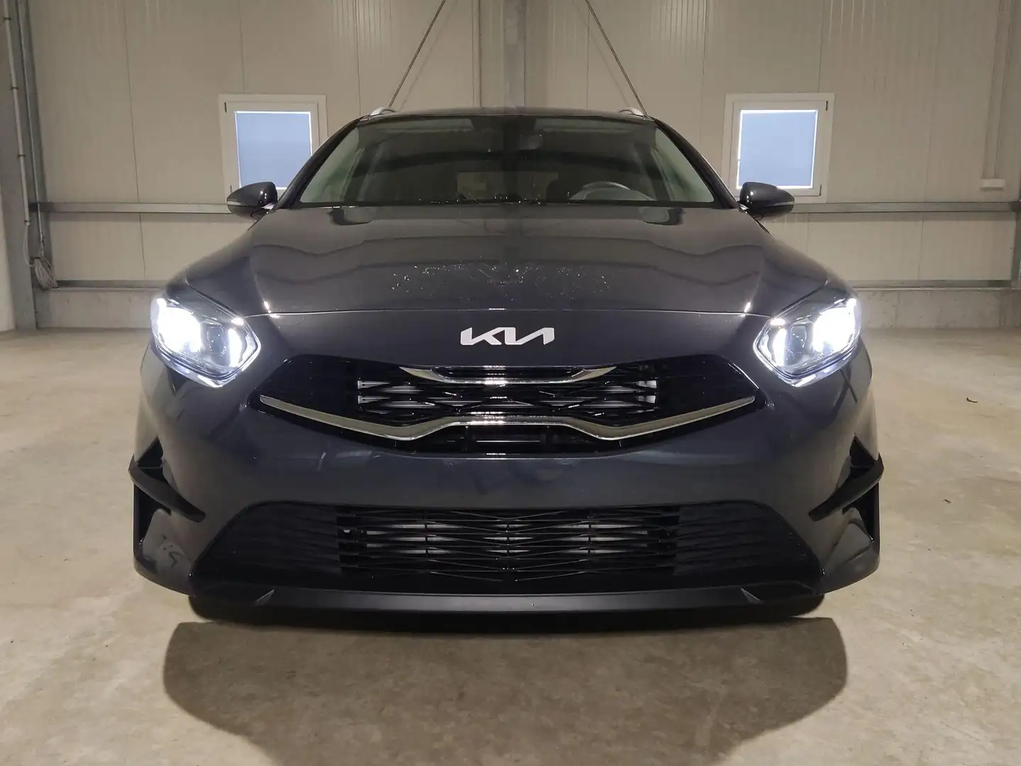 Kia Ceed SW / cee'd SW Sportswagon TOP 1.5 T-GDI 160 PS Navi-AppleCarP... Gris - 2