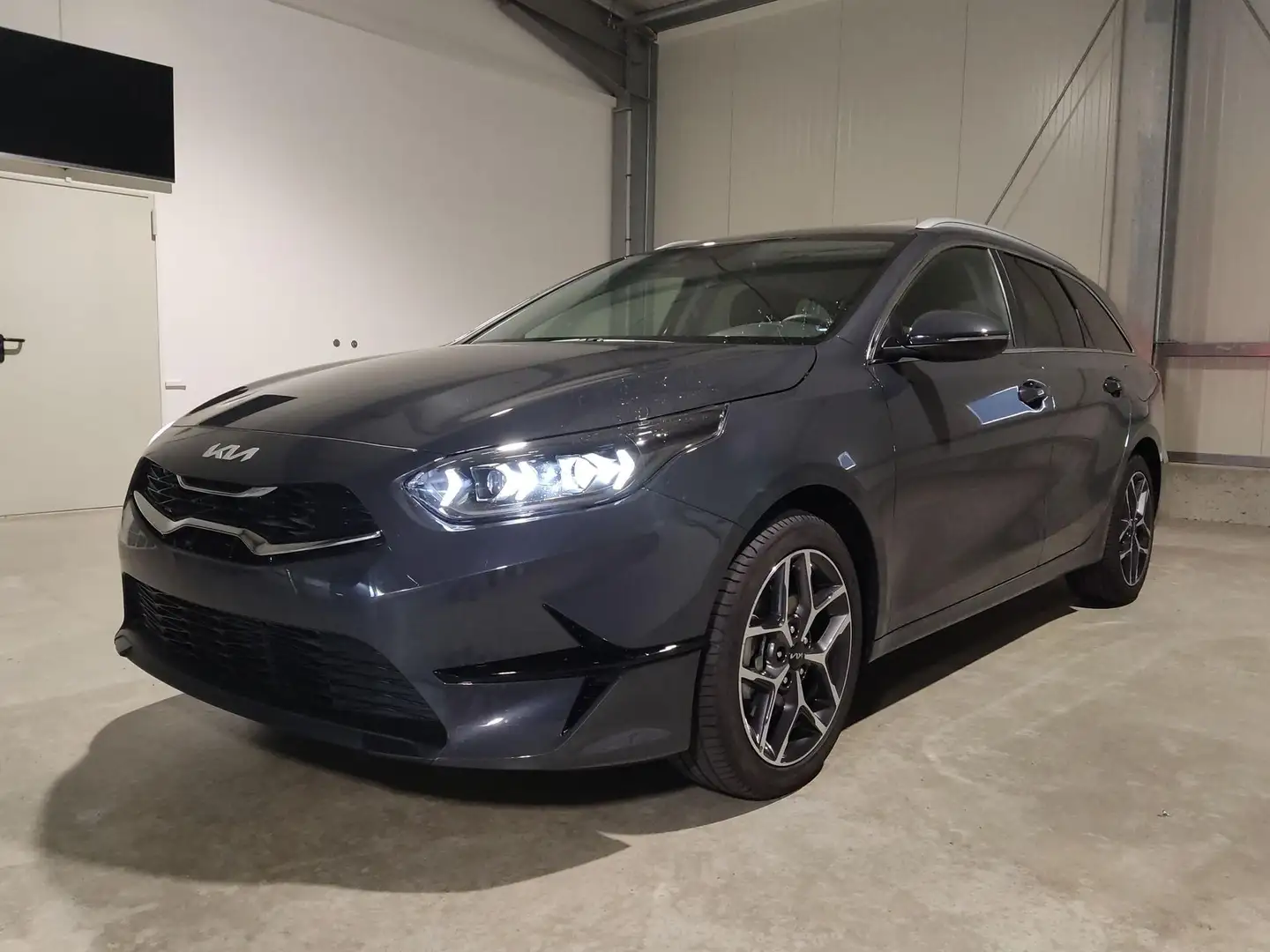 Kia Ceed SW / cee'd SW Sportswagon TOP 1.5 T-GDI 160 PS Navi-AppleCarP... Gris - 1