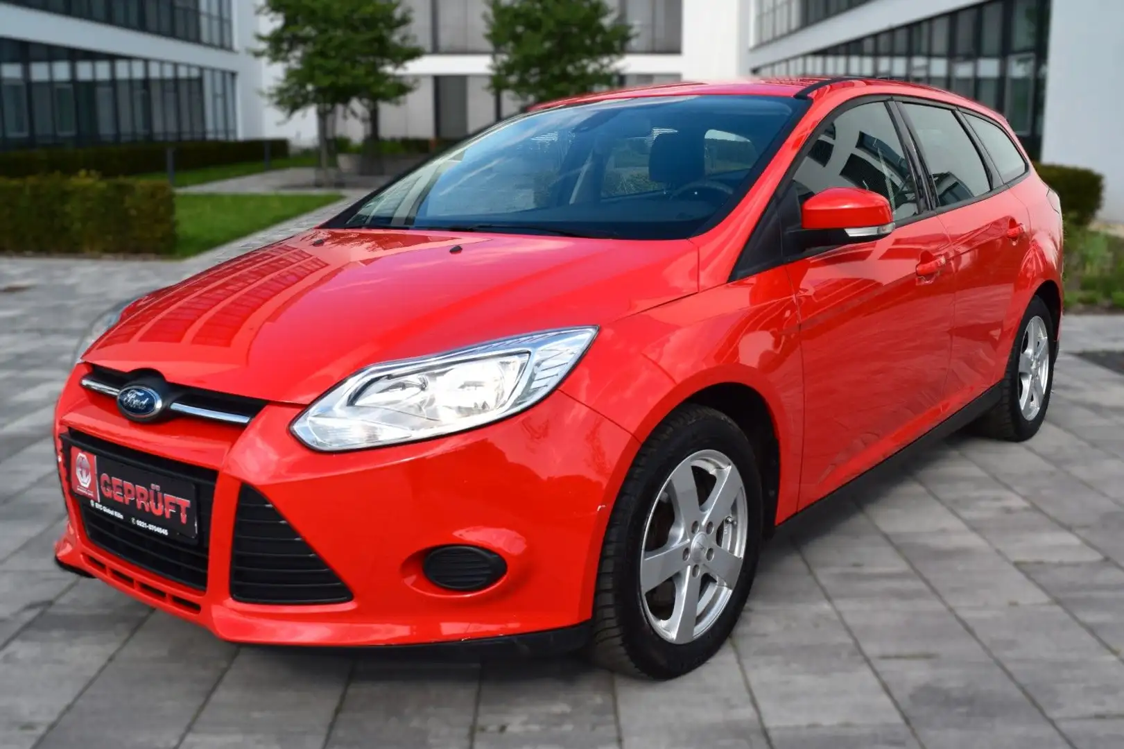 Ford Focus Turnier 2.0 TDCi,Automatik,8-Fachbereift, Rot - 1