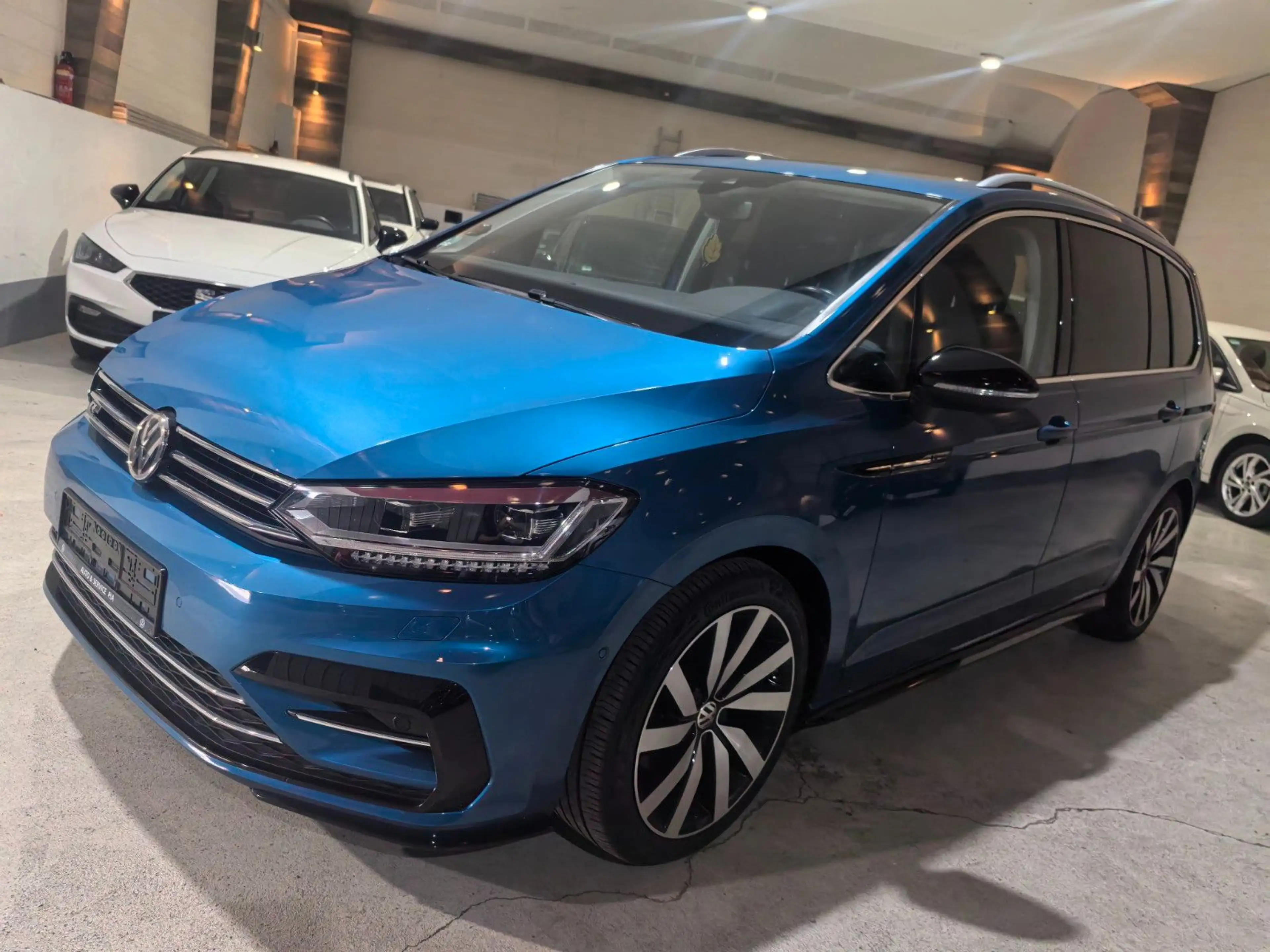 Volkswagen Touran Highline / R-Line / 7-Si — photo 9
