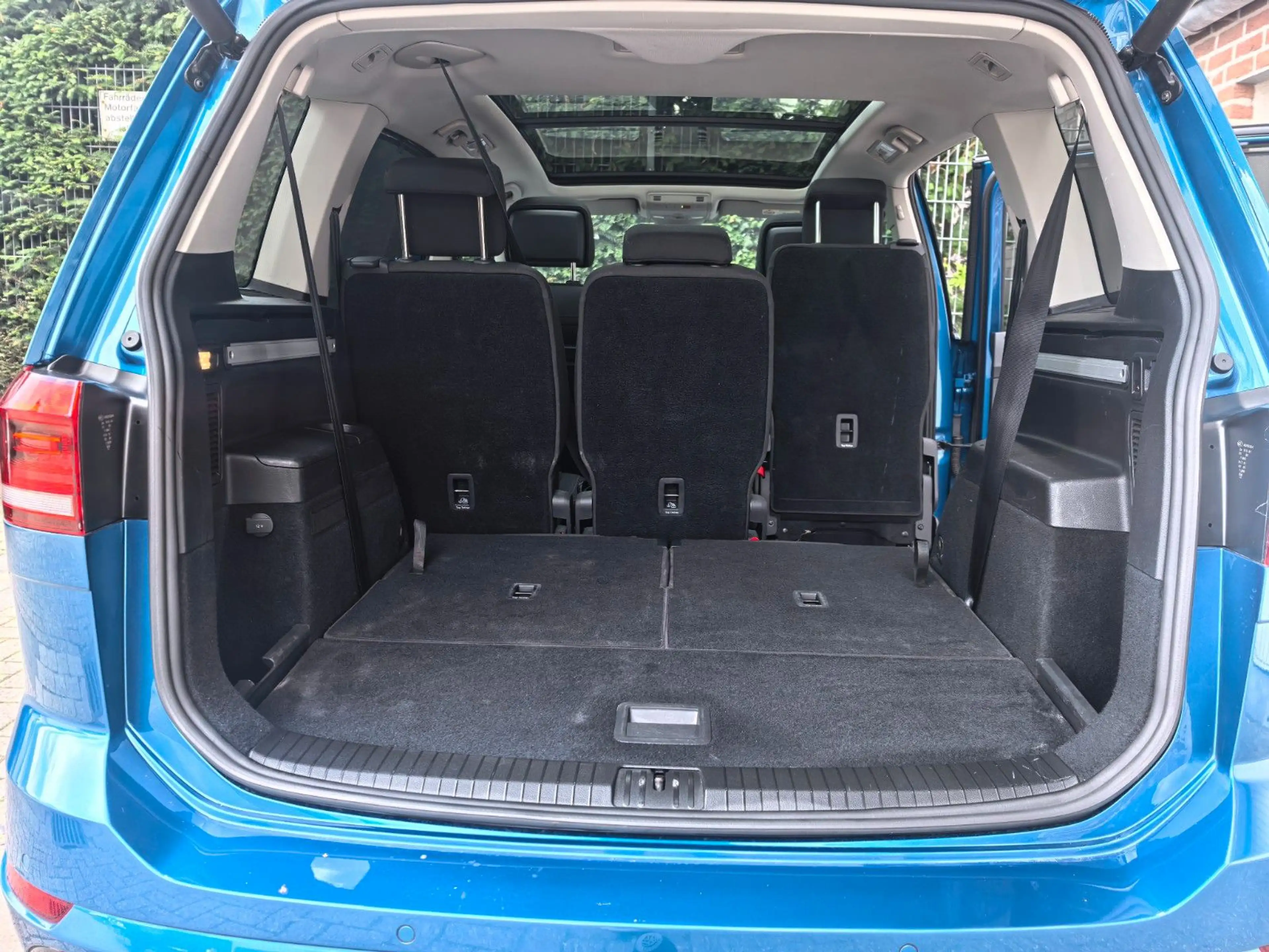Volkswagen Touran Highline / R-Line / 7-Si — photo 21