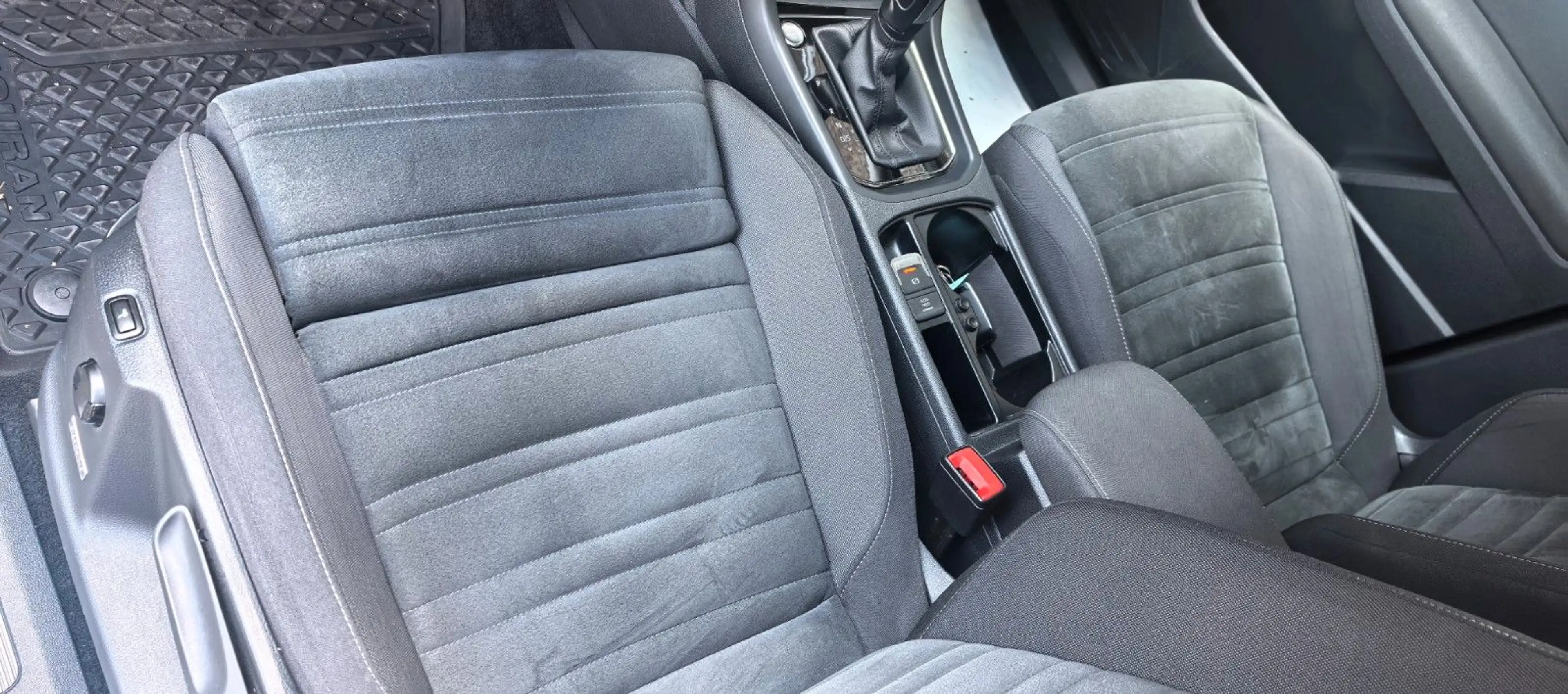 Volkswagen Touran Highline / R-Line / 7-Si — photo 32
