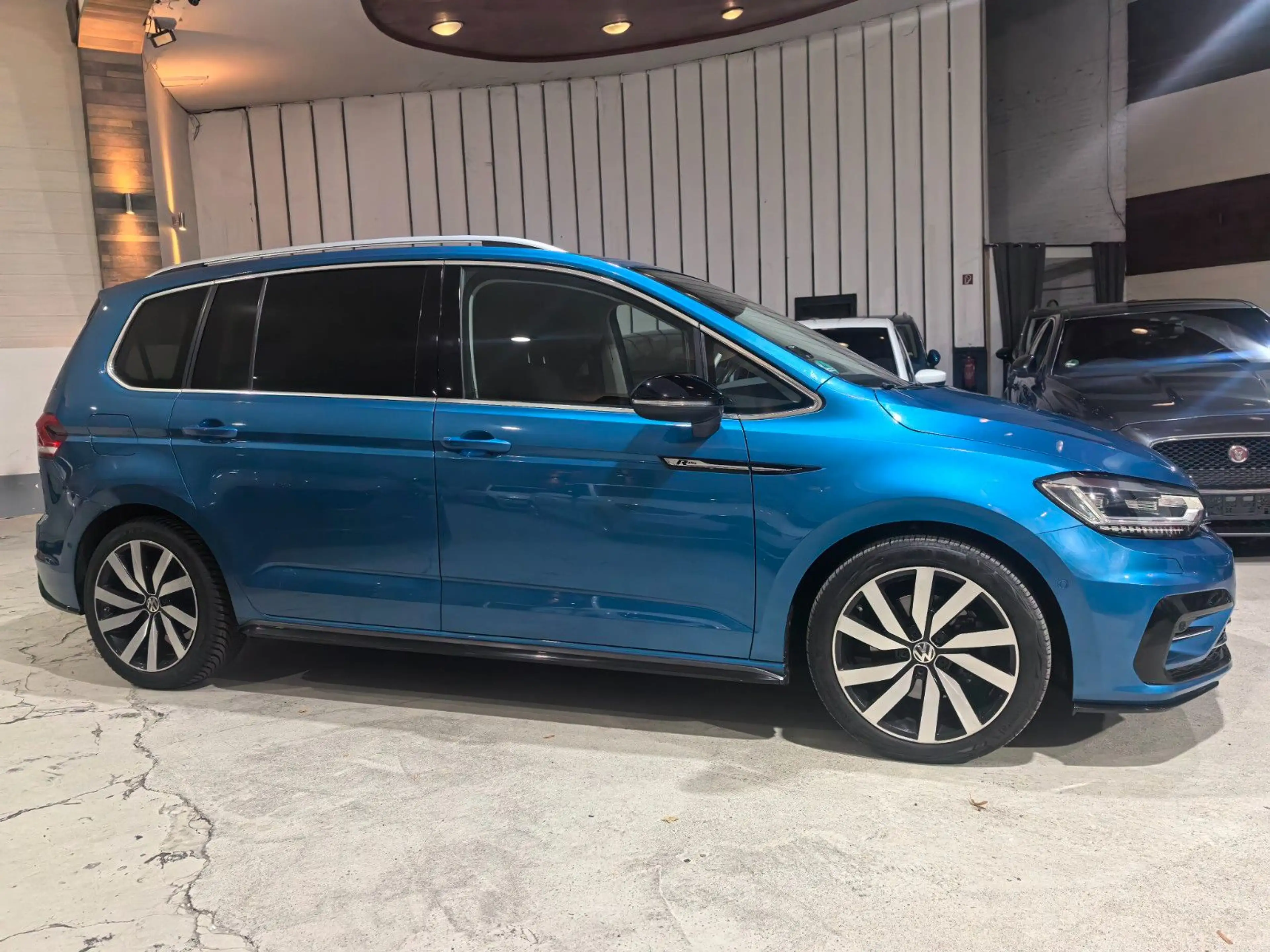Volkswagen Touran Highline / R-Line / 7-Si — photo 18