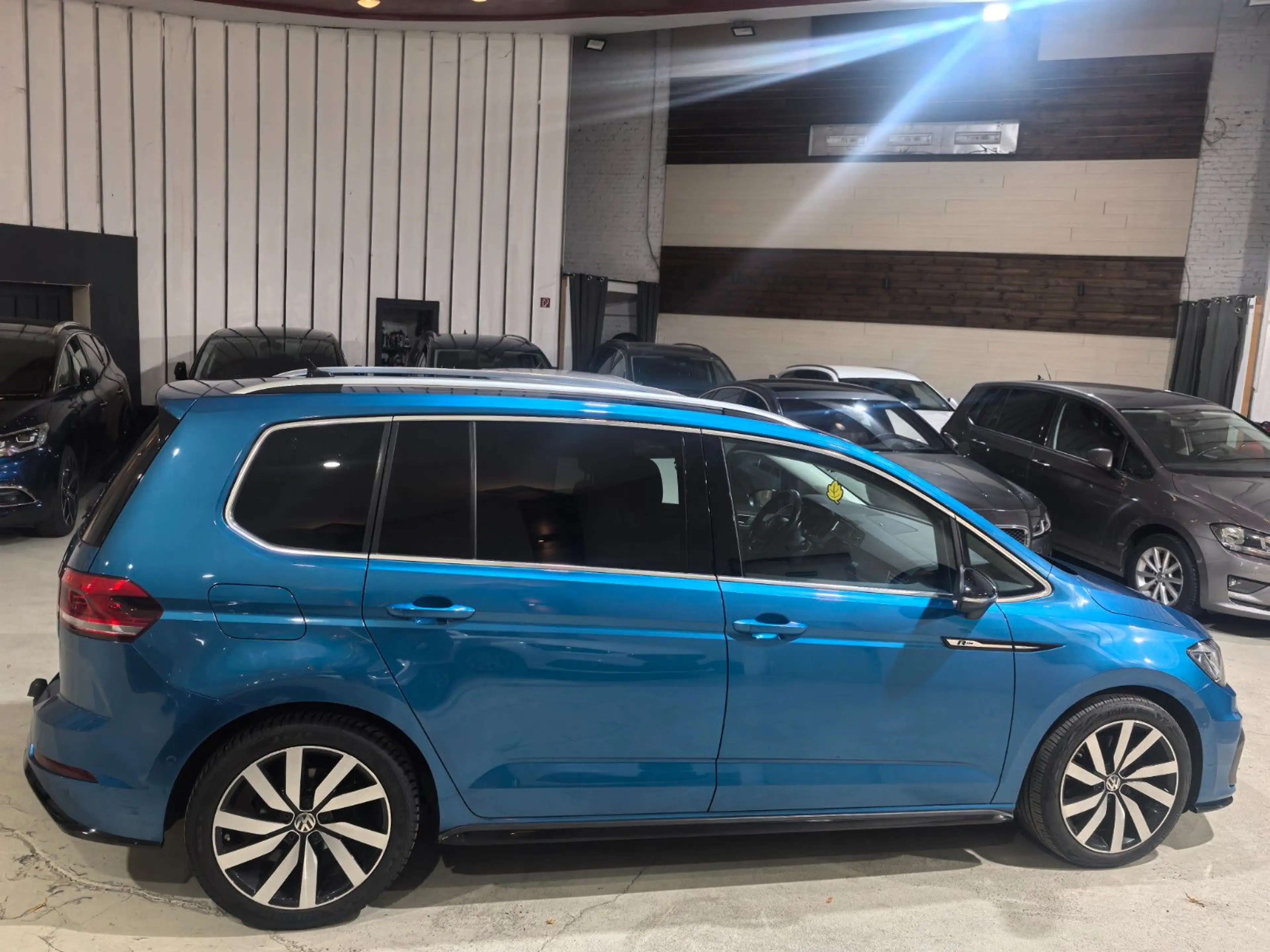 Volkswagen Touran Highline / R-Line / 7-Si — photo 40