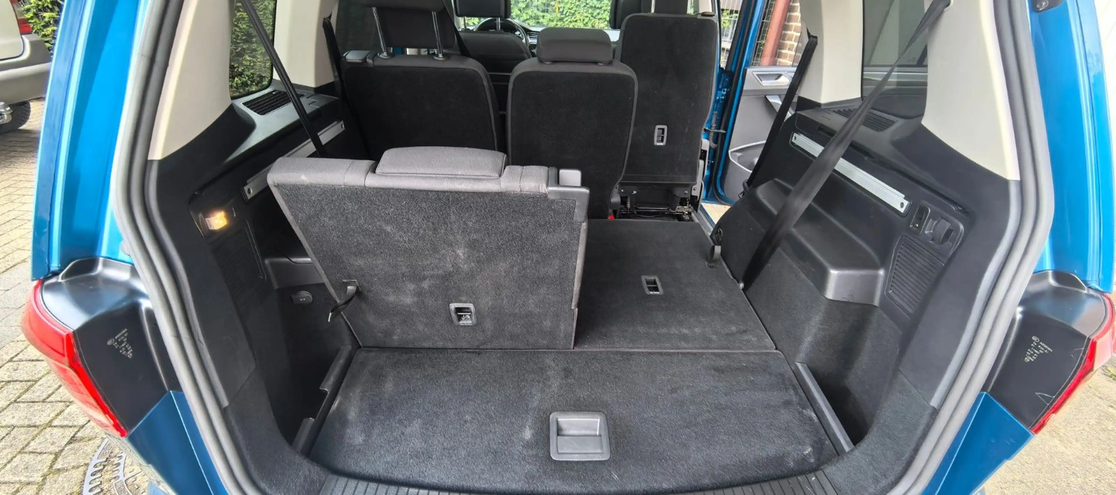 Volkswagen Touran Highline / R-Line / 7-Si — photo 23