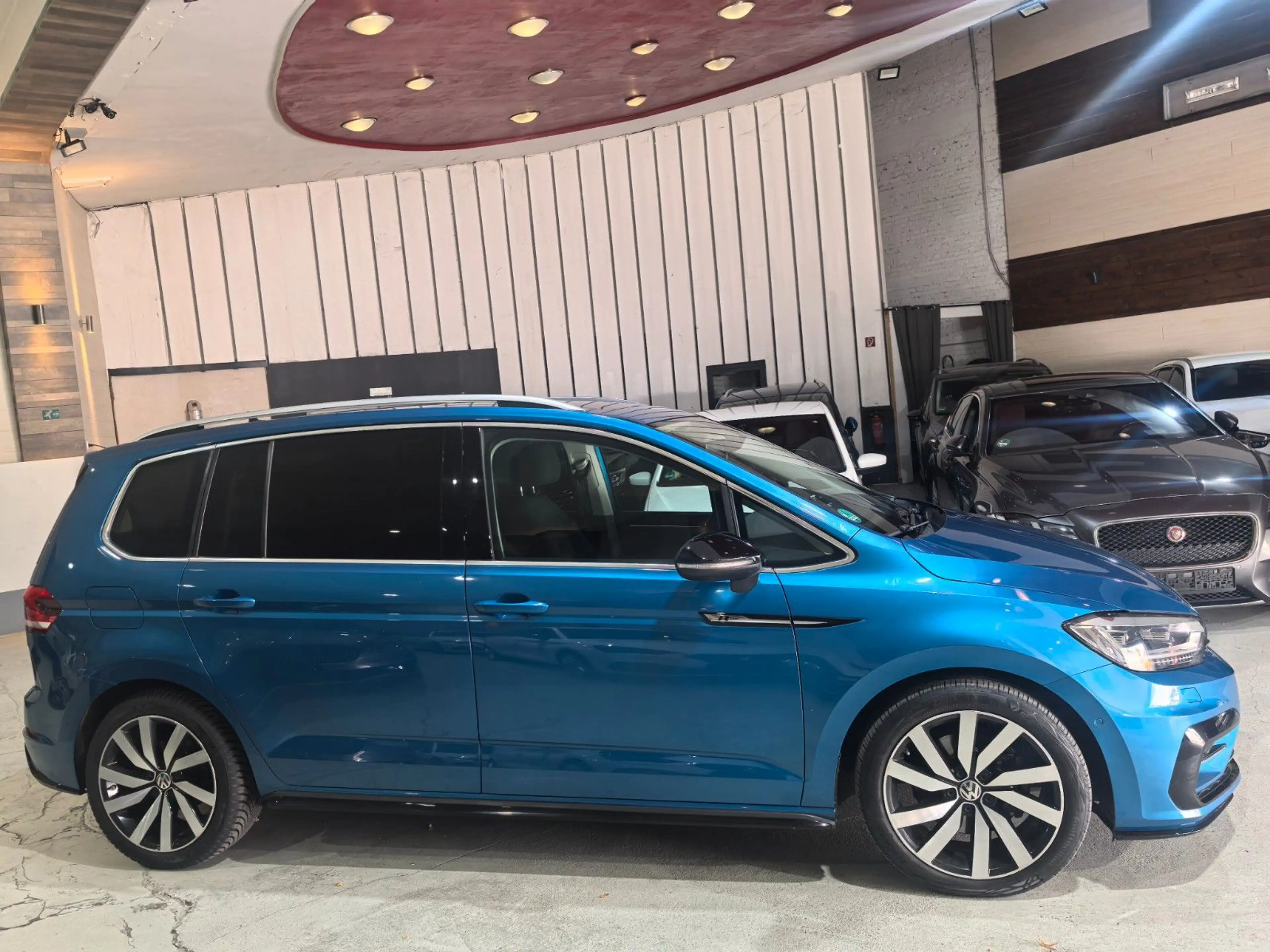 Volkswagen Touran Highline / R-Line / 7-Si — photo 45