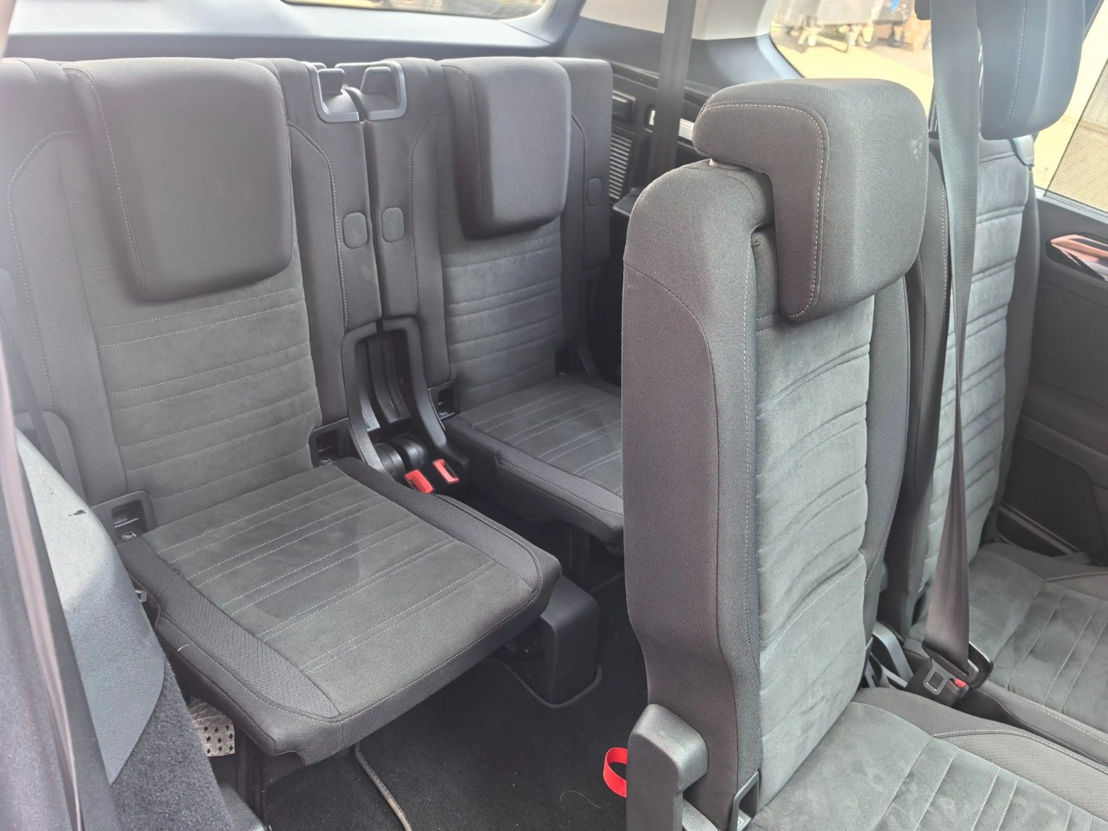 Volkswagen Touran Highline / R-Line / 7-Si — photo 19