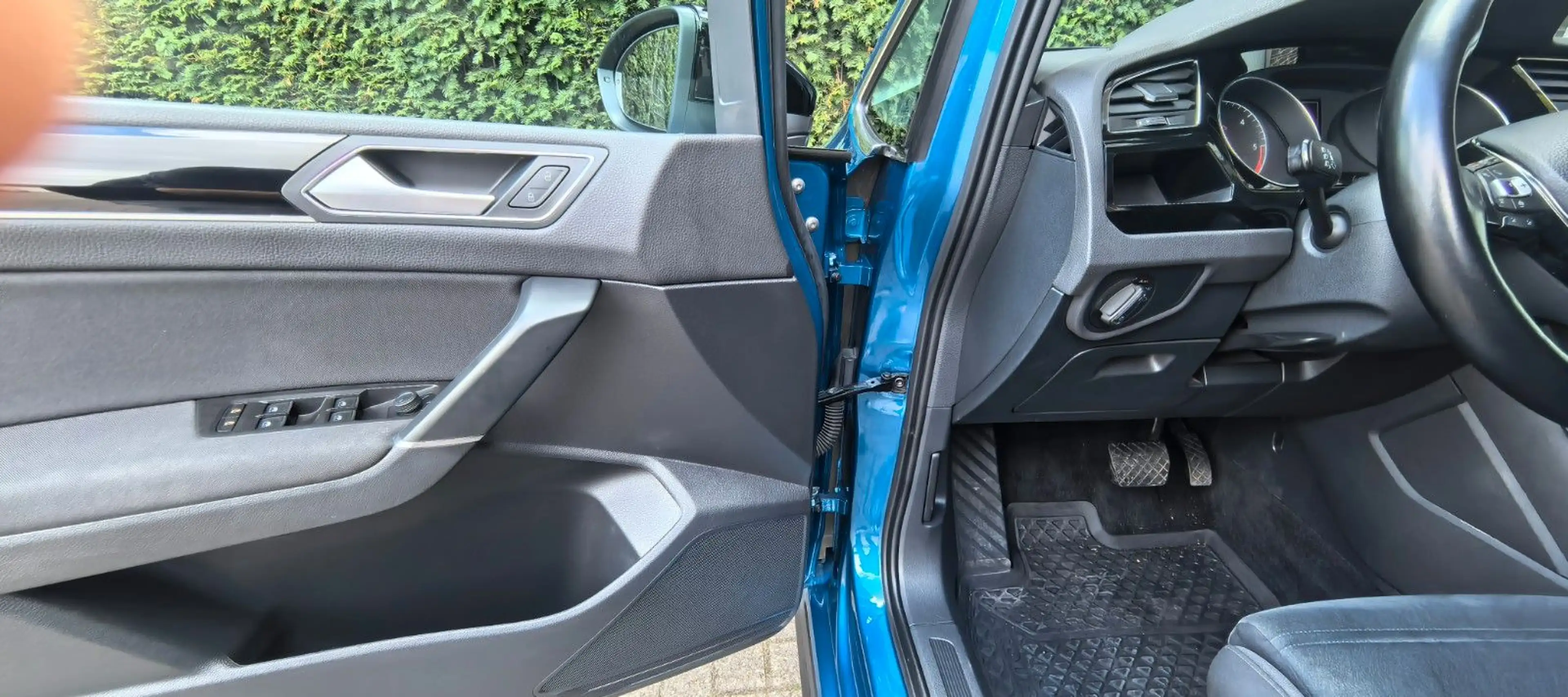 Volkswagen Touran Highline / R-Line / 7-Si — photo 33