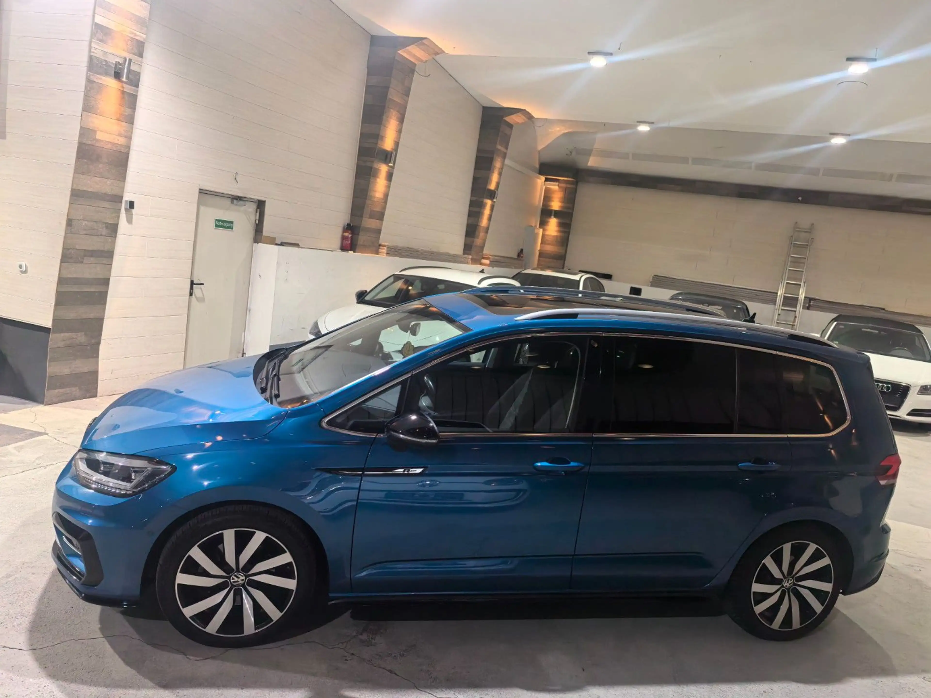 Volkswagen Touran Highline / R-Line / 7-Si — photo 17