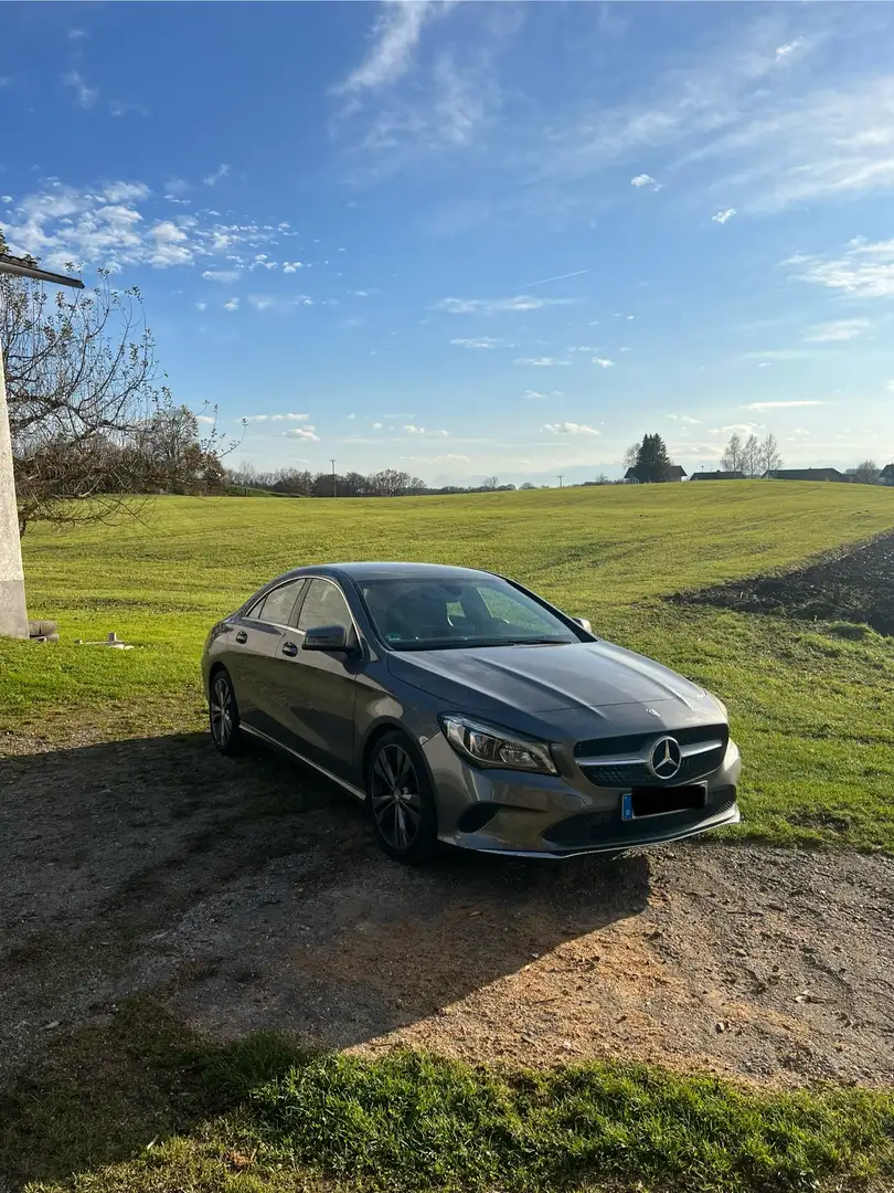 Mercedes-Benz CLA 180 CLA 180 (117.342) Šedá - 1