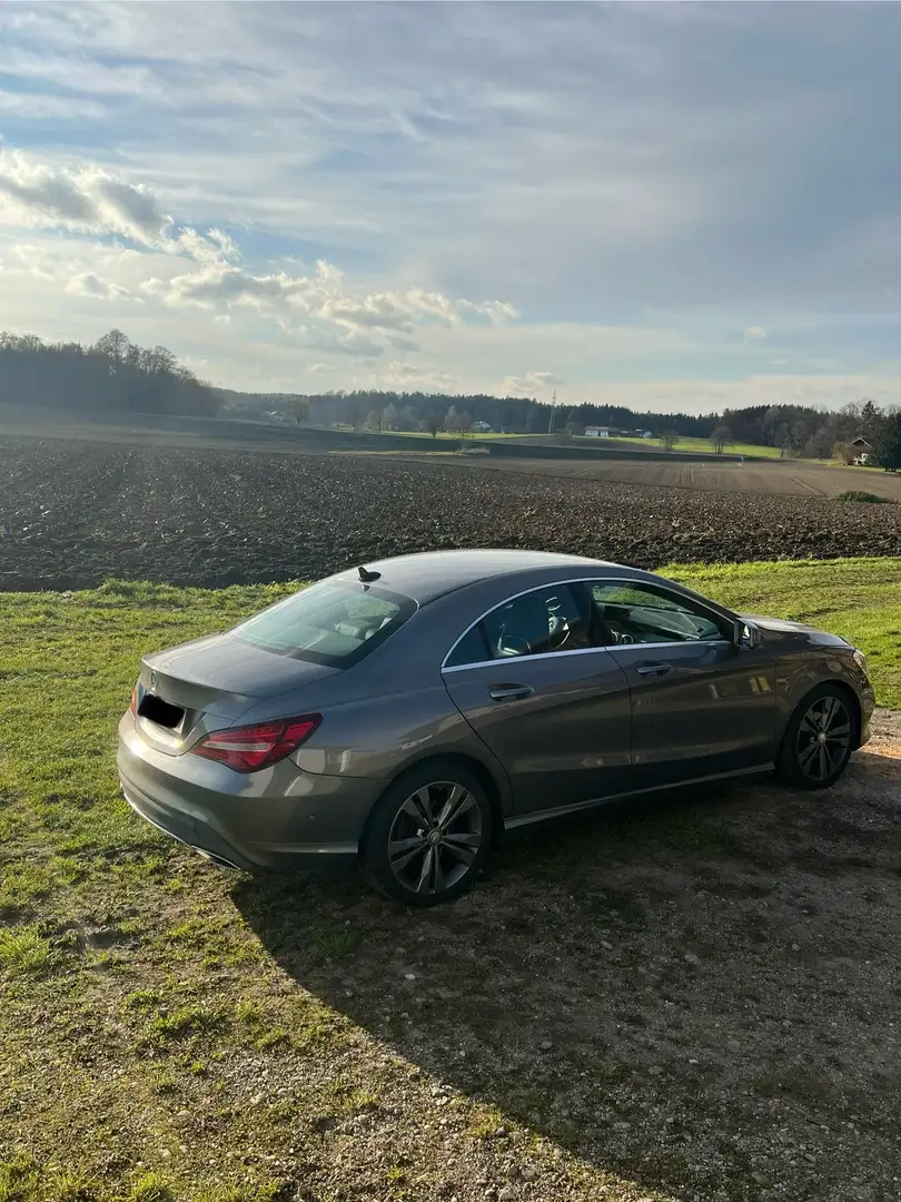Mercedes-Benz CLA 180 CLA 180 (117.342) Šedá - 2