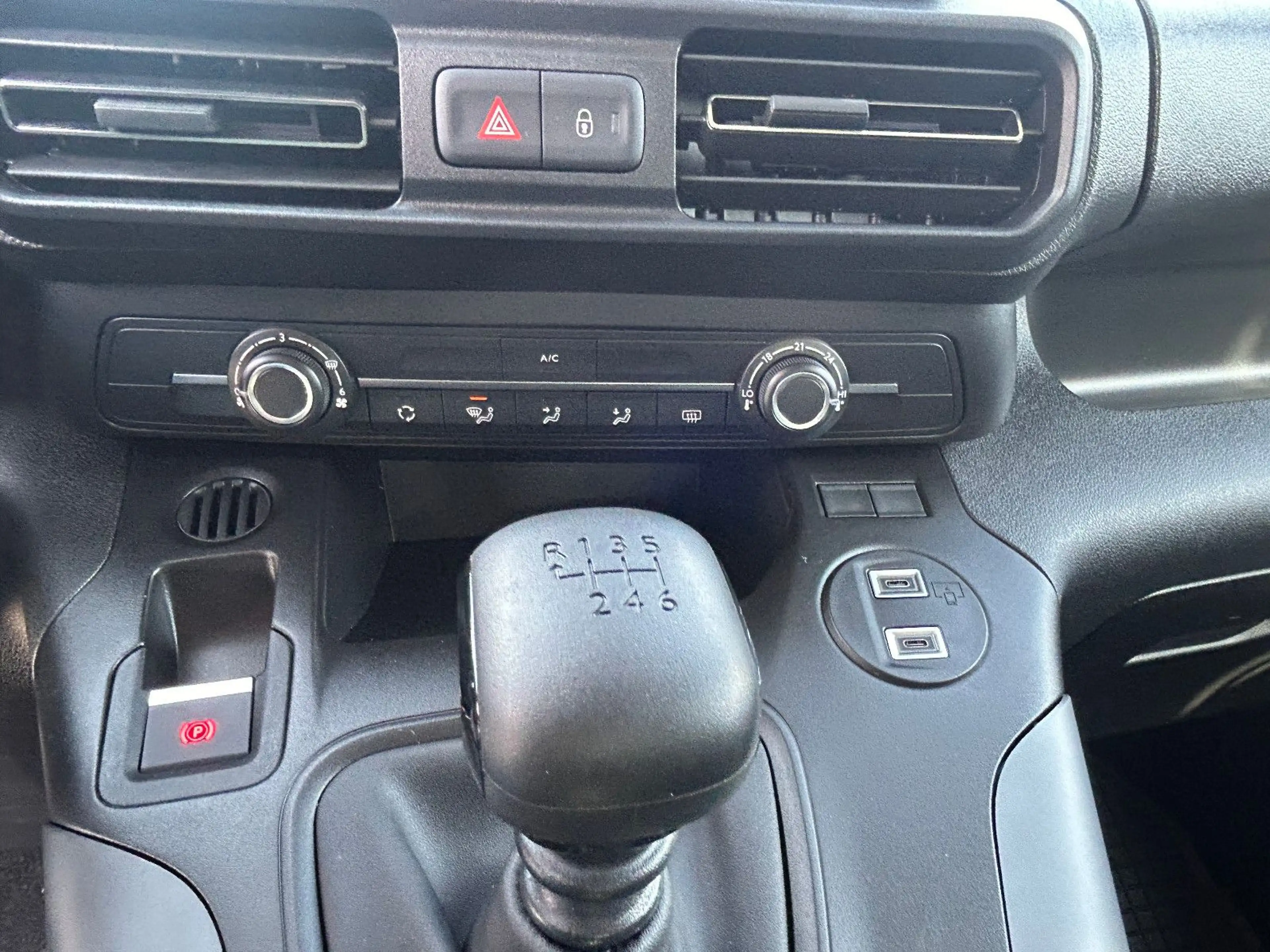 Opel Combo Life SHZ,LHZ,Frontsh.LED,Alu,App,DAB — photo 8