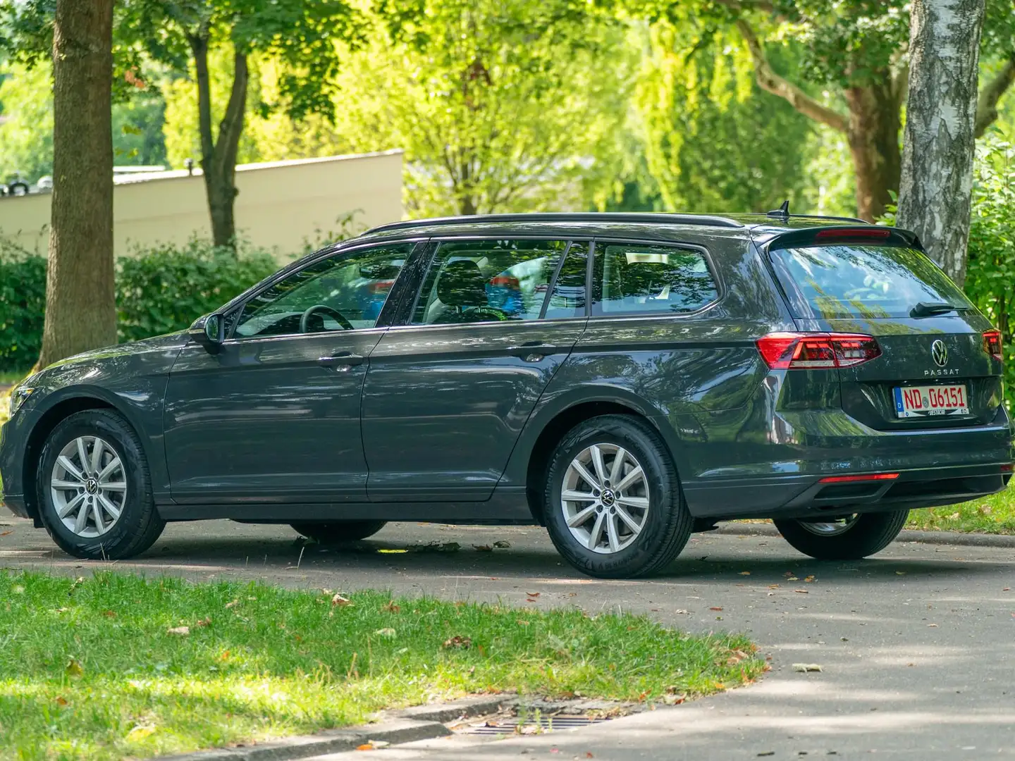 Volkswagen Passat Variant Conceptline I LED I TEMPOMAT I LINE ASSIST I SHZ Grijs - 1