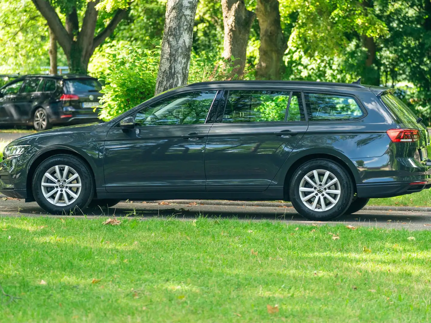 Volkswagen Passat Variant Conceptline I LED I TEMPOMAT I LINE ASSIST I SHZ Grijs - 2