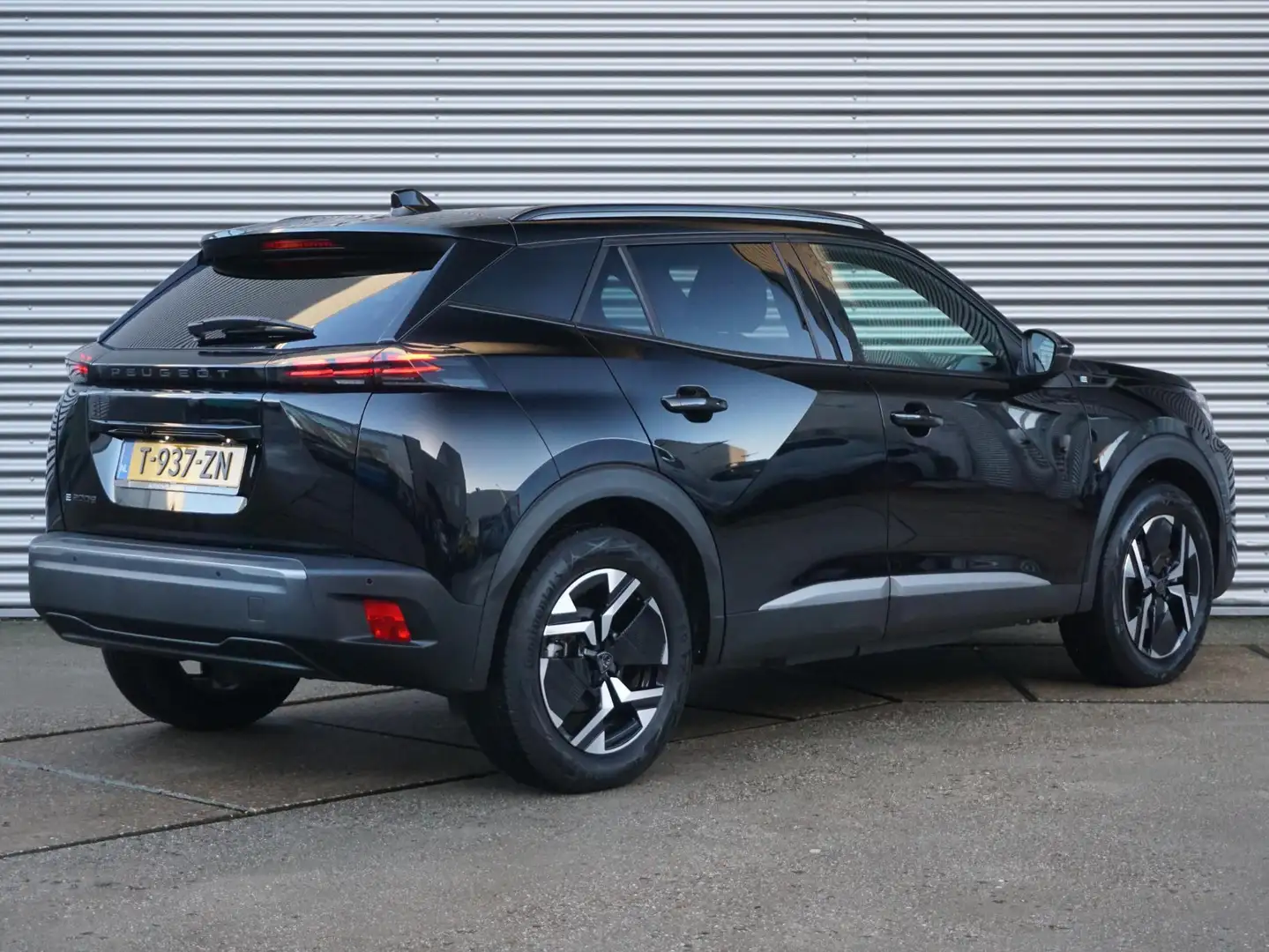 Peugeot e-2008 EV Allure 54 kWh | LONG RANGE | PARKEERSENSOREN ME Zwart - 2