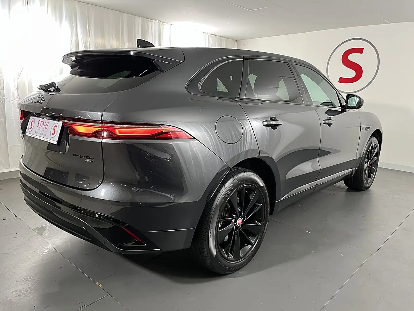 Jaguar F-Pace R-Dynamic SE P400e Aut. | Auto Stahl Wien 23 Grau - 2