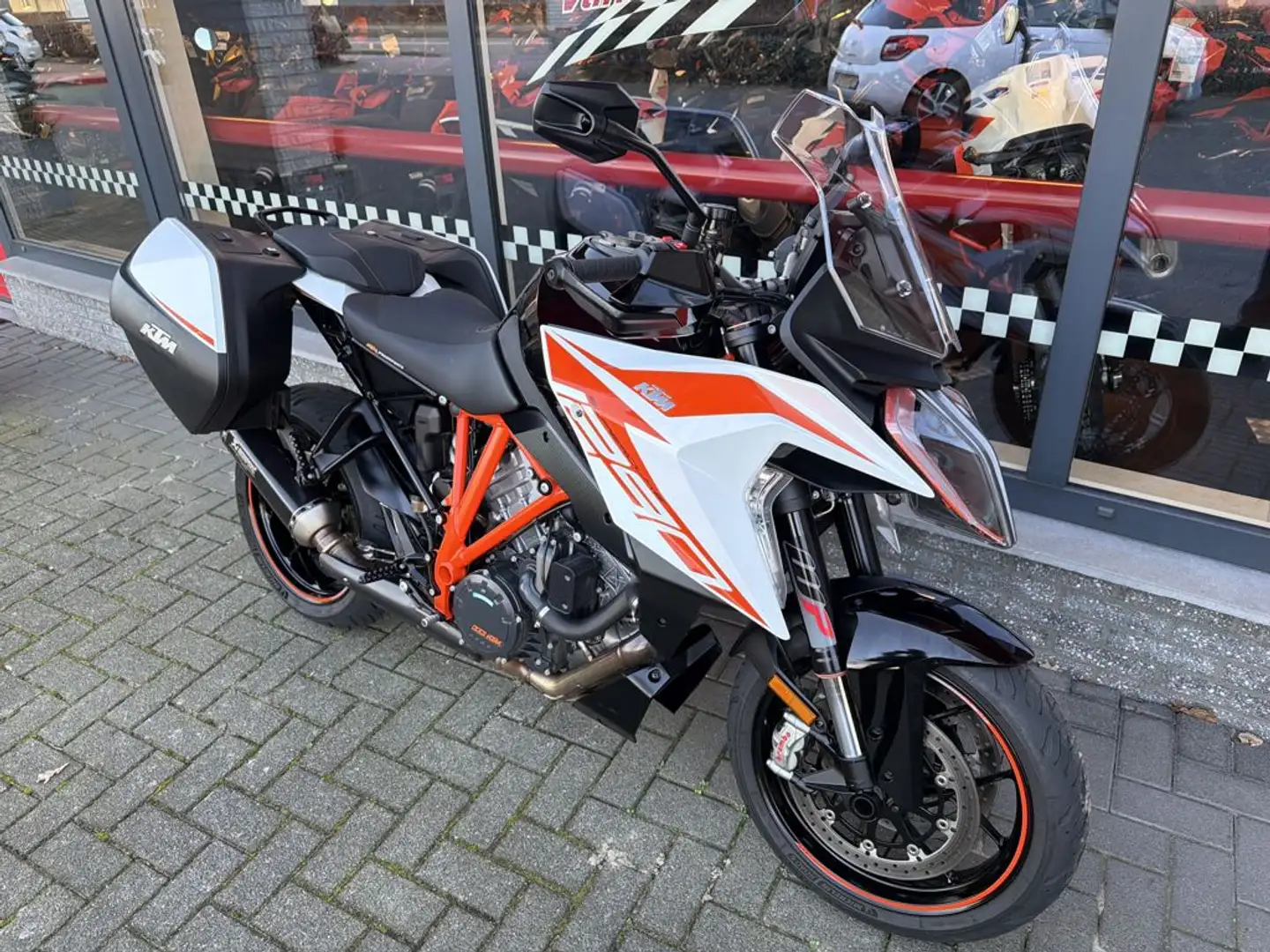 KTM 1290 Super Duke GT SUPERDUKE - 2