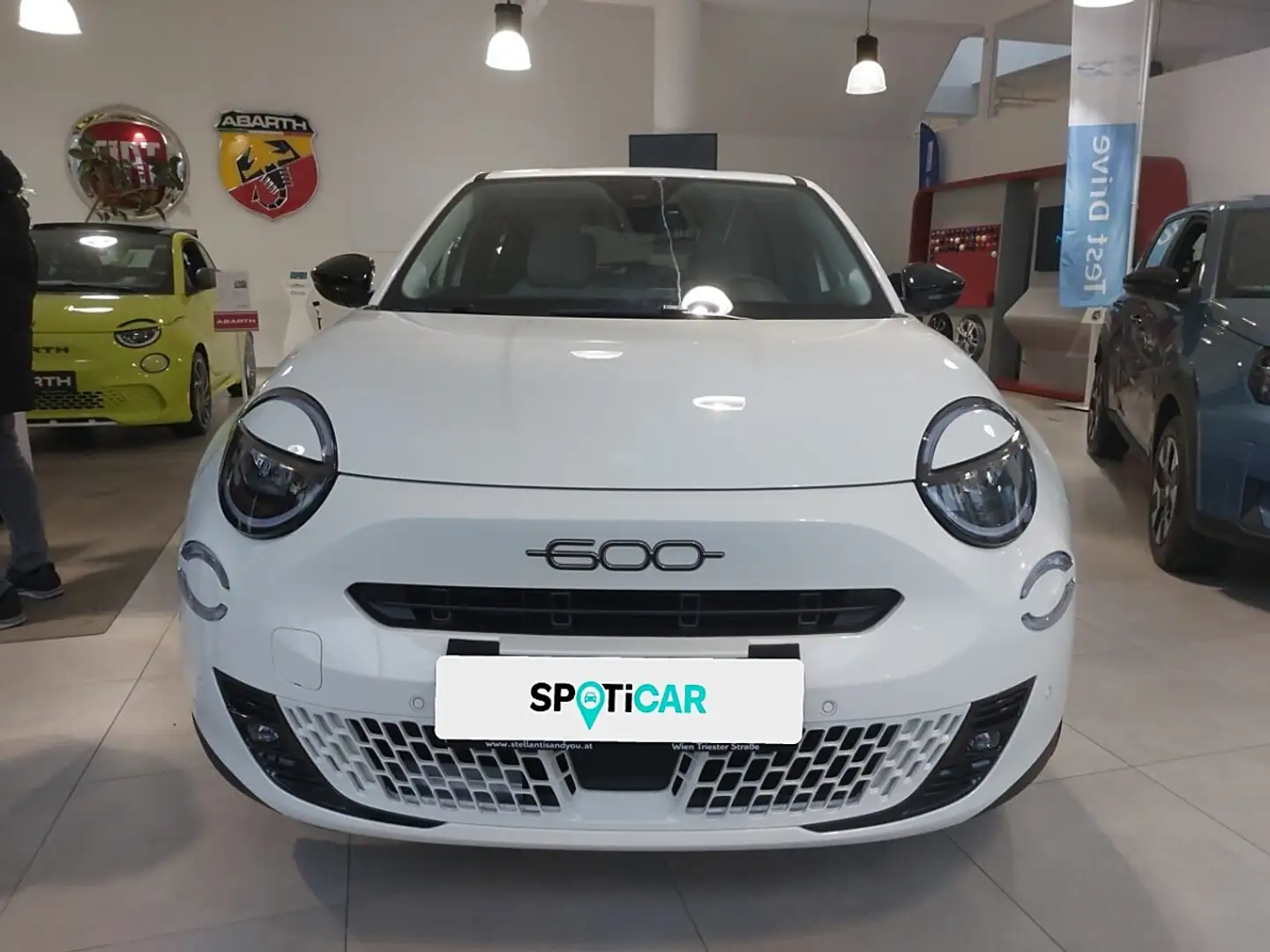 Fiat 600 Hybrid mHEV 110 6-Gang eDCT La Prima Weiß - 2