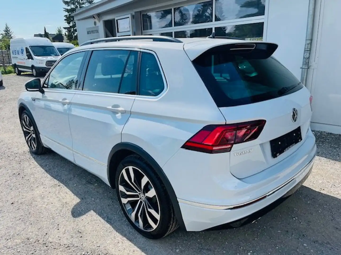Volkswagen Tiguan Tiguan Sky DSG *R-LINE* Weiß - 2