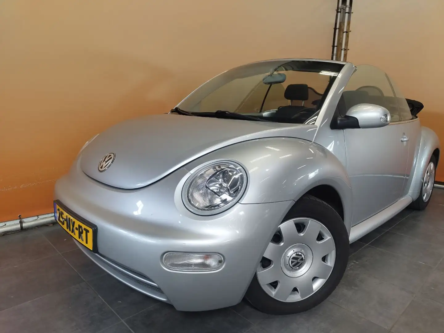 Volkswagen New Beetle Cabriolet 1.6 airco elektrische kap | youngtimer Grijs - 2