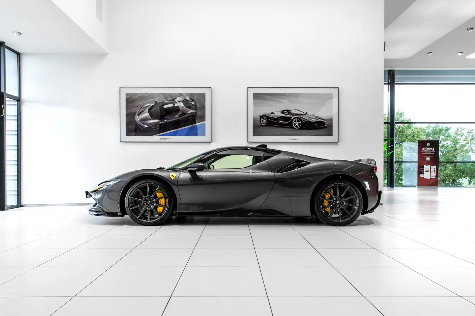 Ferrari SF90 Stradale Assetto Fiorano ~Ferrari Munsterhuis~ Grau - 2