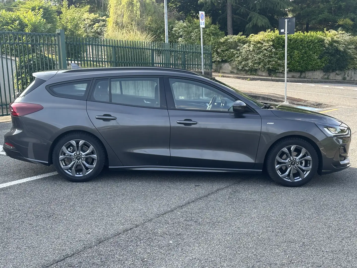 Ford Focus SW 1.0t ecoboost h ST-Line 125cv Grijs - 2