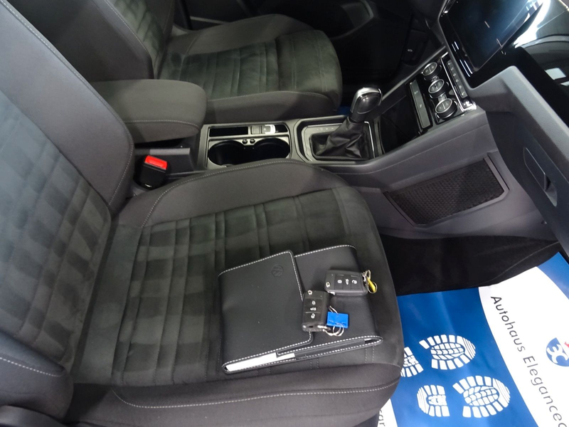 Volkswagen Touran TOURAN 2.0 TDI CL.*7 SITZ*PANO*AHK*ACC*CAM*LED* — photo 4