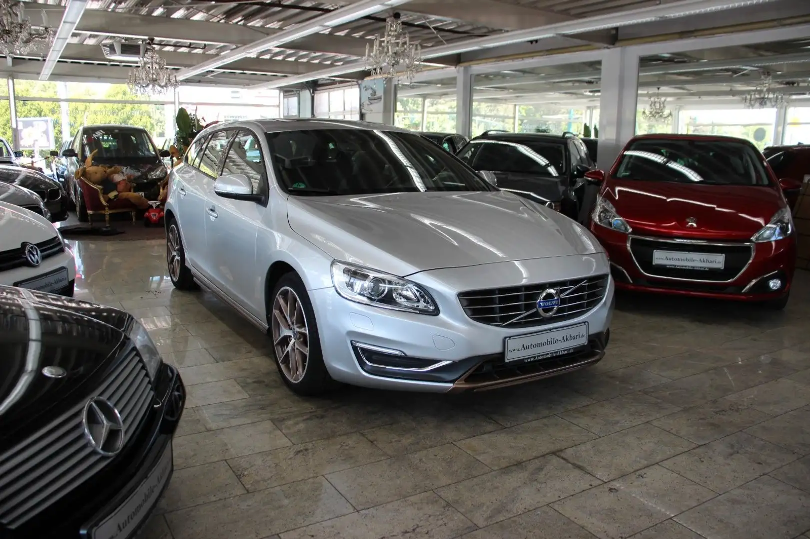 Volvo V60 Kombi Business Edition Silber - 2