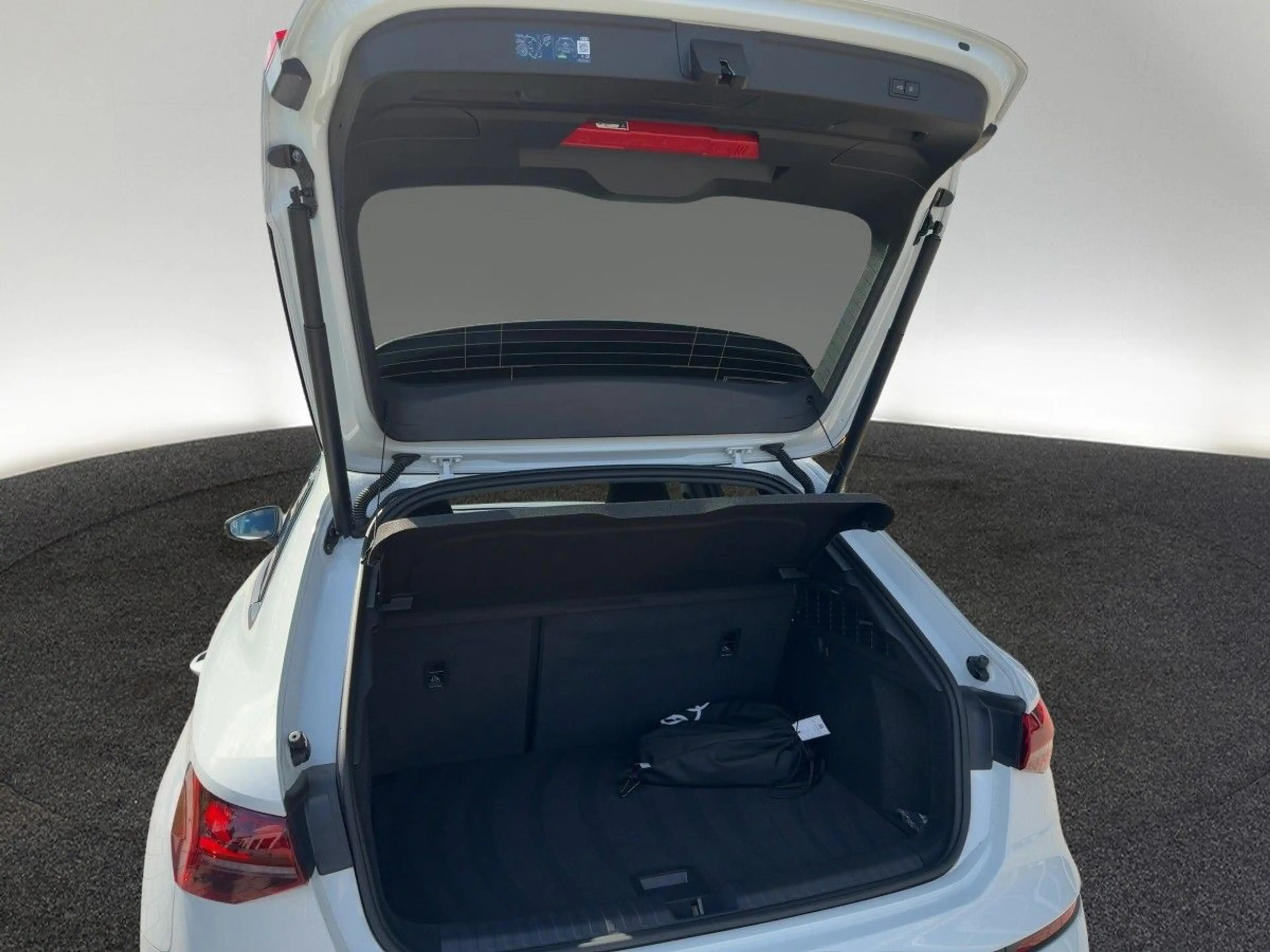 Audi A3 40 TFSI e advanced S tronic LED Sou — photo 8
