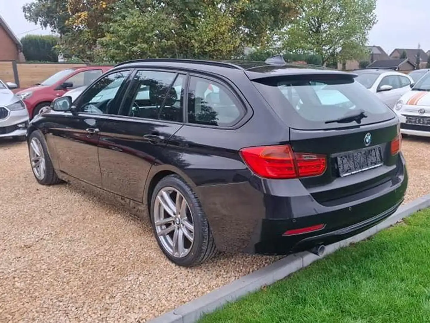 BMW 318 Touring 318 d BluePerformance Fekete - 2