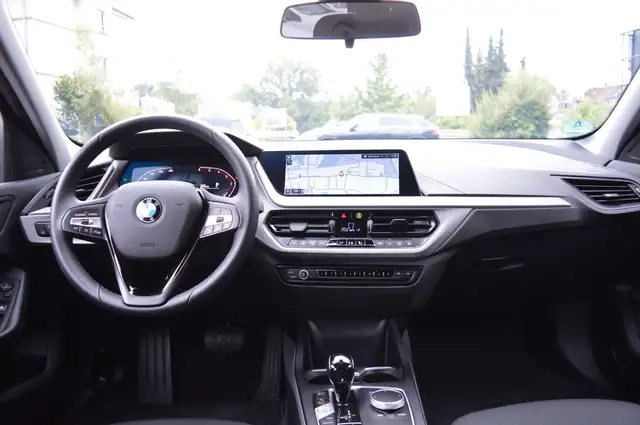 BMW 1 Series view 13