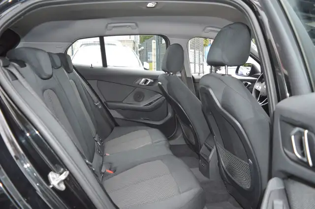 BMW 1 Series view 11