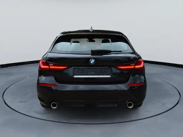 BMW 1 Series view 4