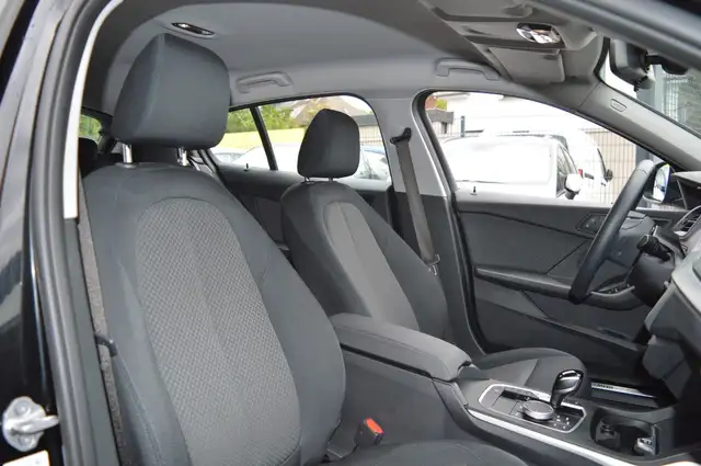 BMW 1 Series view 9