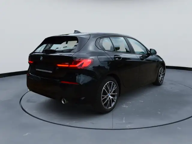 BMW 1 Series view 6