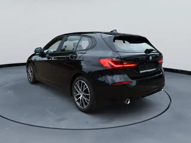 BMW 1 Series view 3