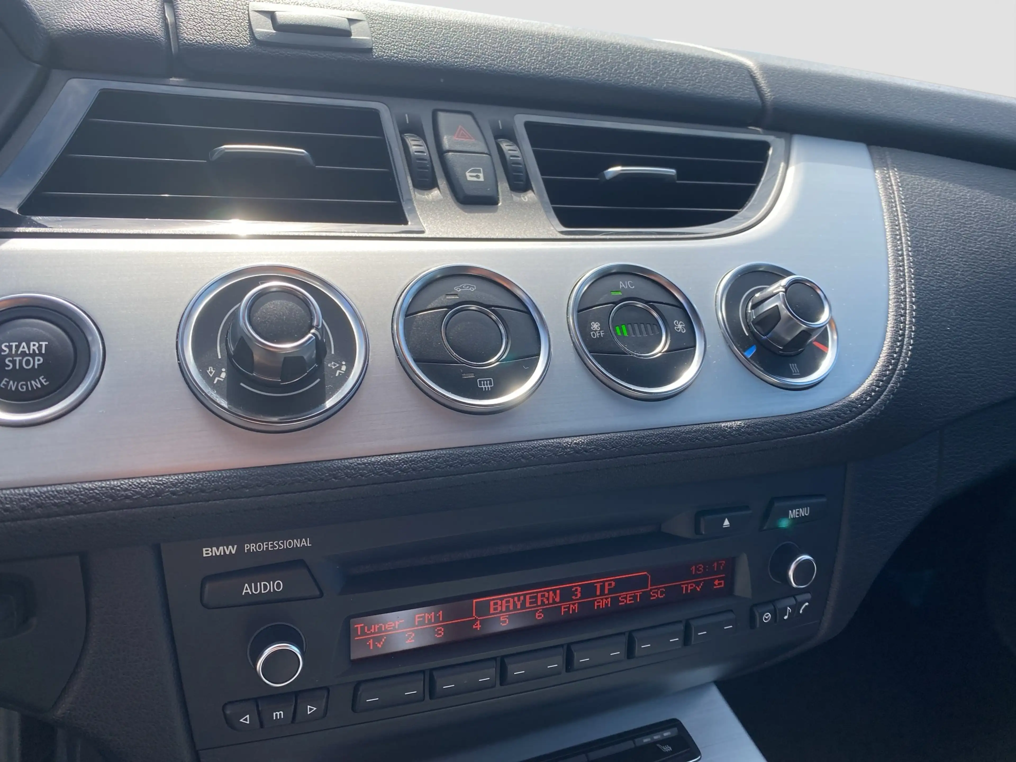 BMW Z4 sDrive 35i 6-Gang RadioProf FernliAss SitzHz — photo 14